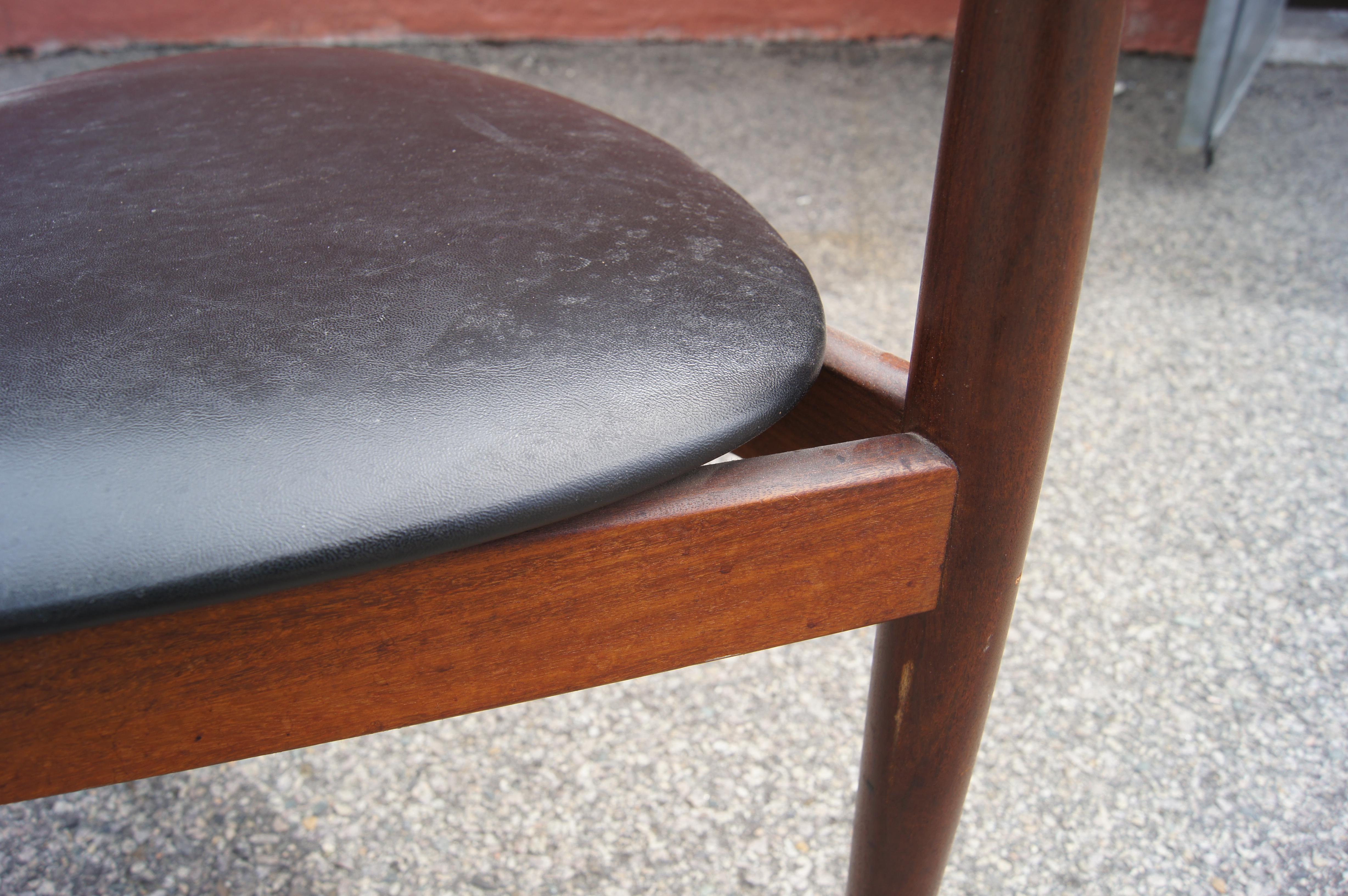 Set of Four Triangular Teak Stacking Chairs by Hans Olsen for Frem Røjle For Sale 2