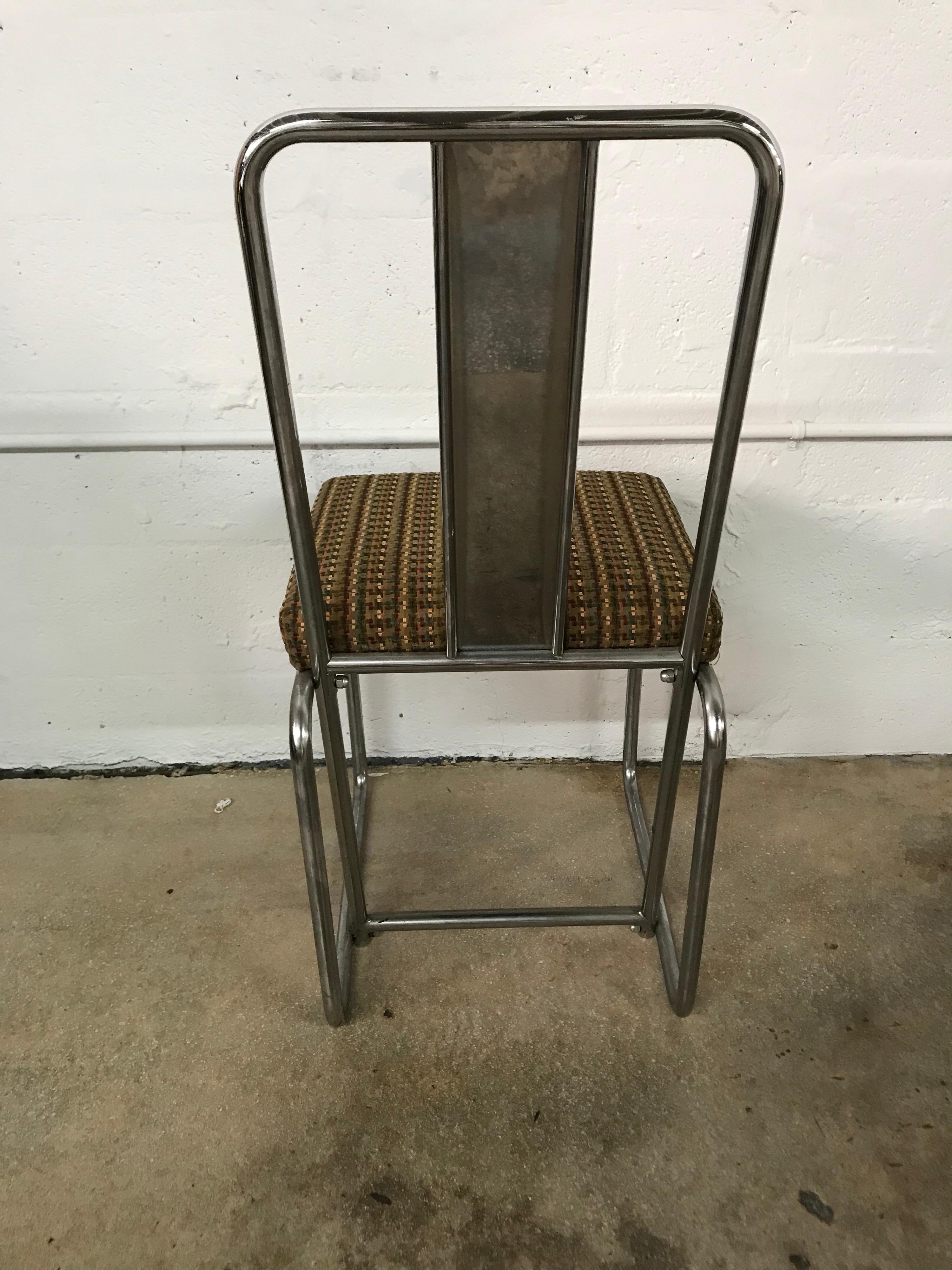Set aus vier verchromten Stahlrohr-Esszimmerstühlen (Italienisch) im Angebot