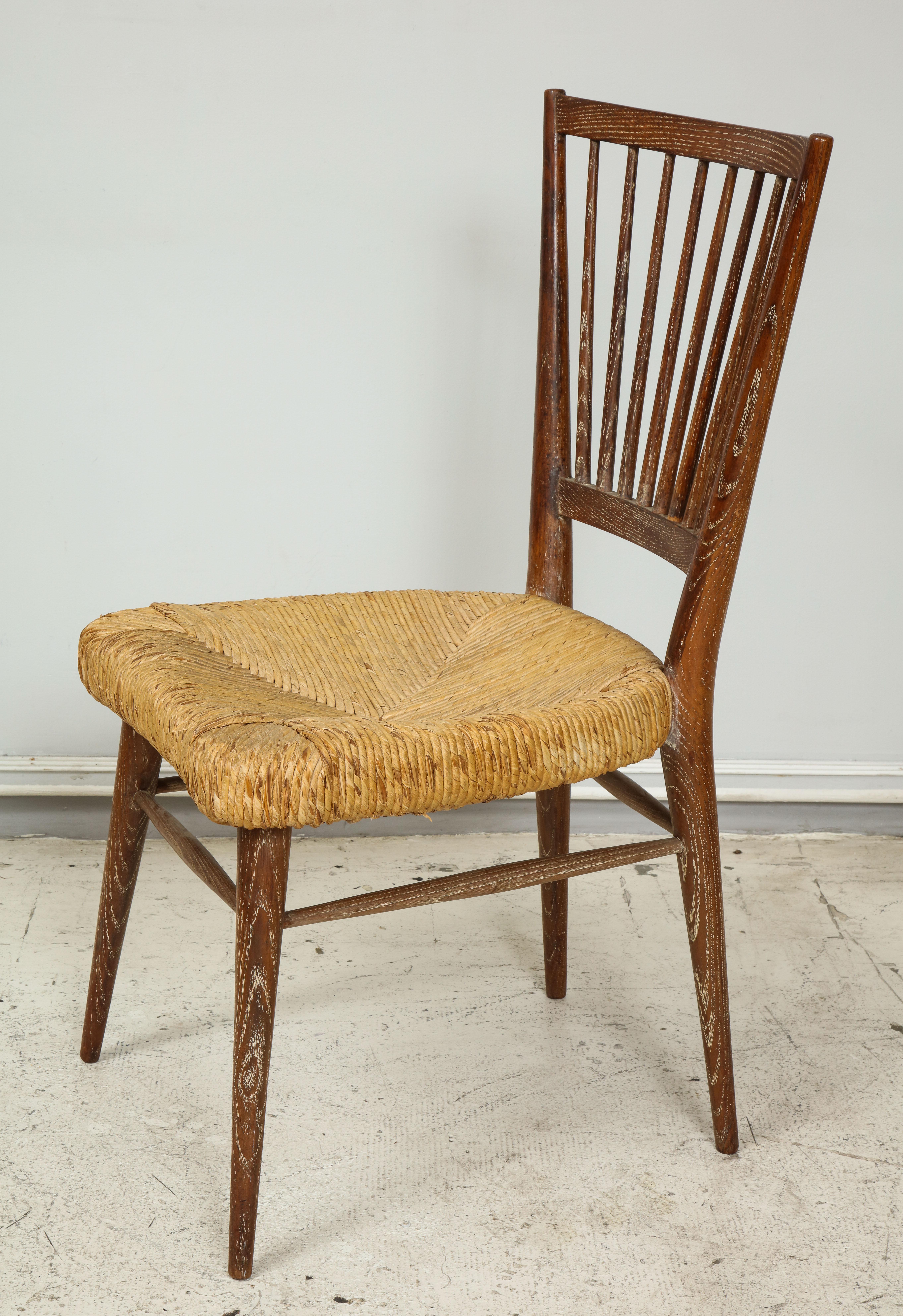 Ensemble de quatre chaises italiennes du milieu du siècle en chêne cérusé avec sièges en jonc Excellent état - En vente à New York, NY