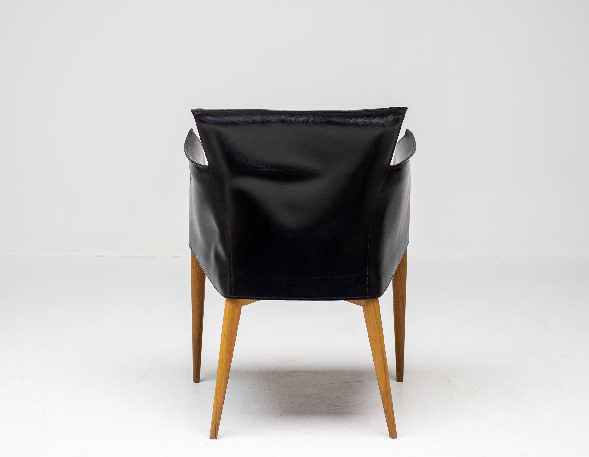italien Ensemble de quatre fauteuils en cuir Vela de Carlo Bartoli  en vente