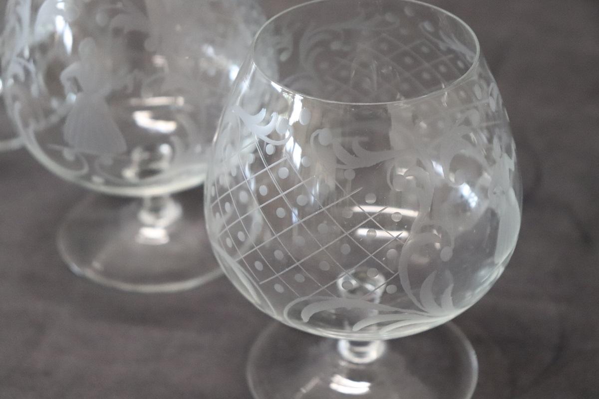 Ensemble de quatre verres vénitiens cognac à décor raffiné en vente 4