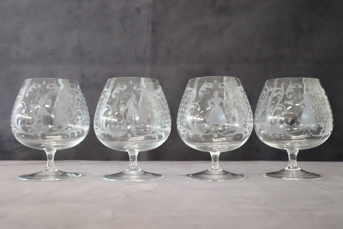 Ensemble de quatre verres vénitiens cognac à décor raffiné en vente 5