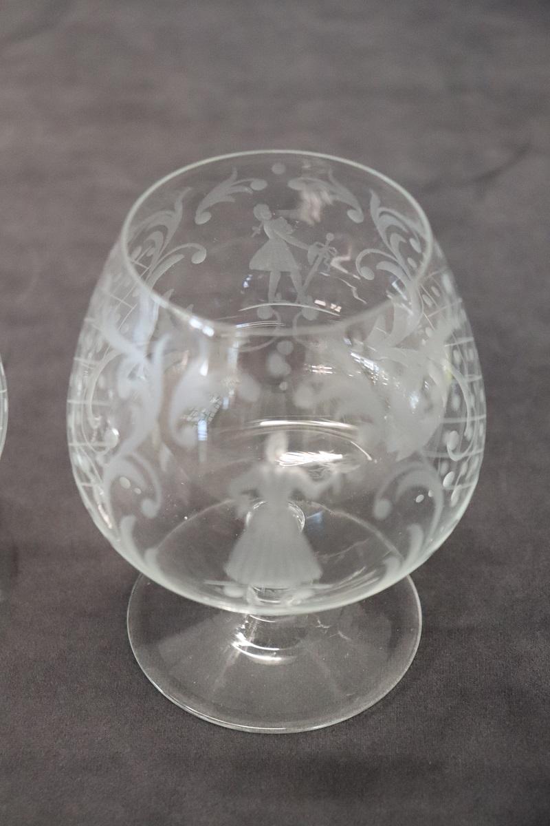 Ensemble de quatre verres vénitiens cognac à décor raffiné en vente 1