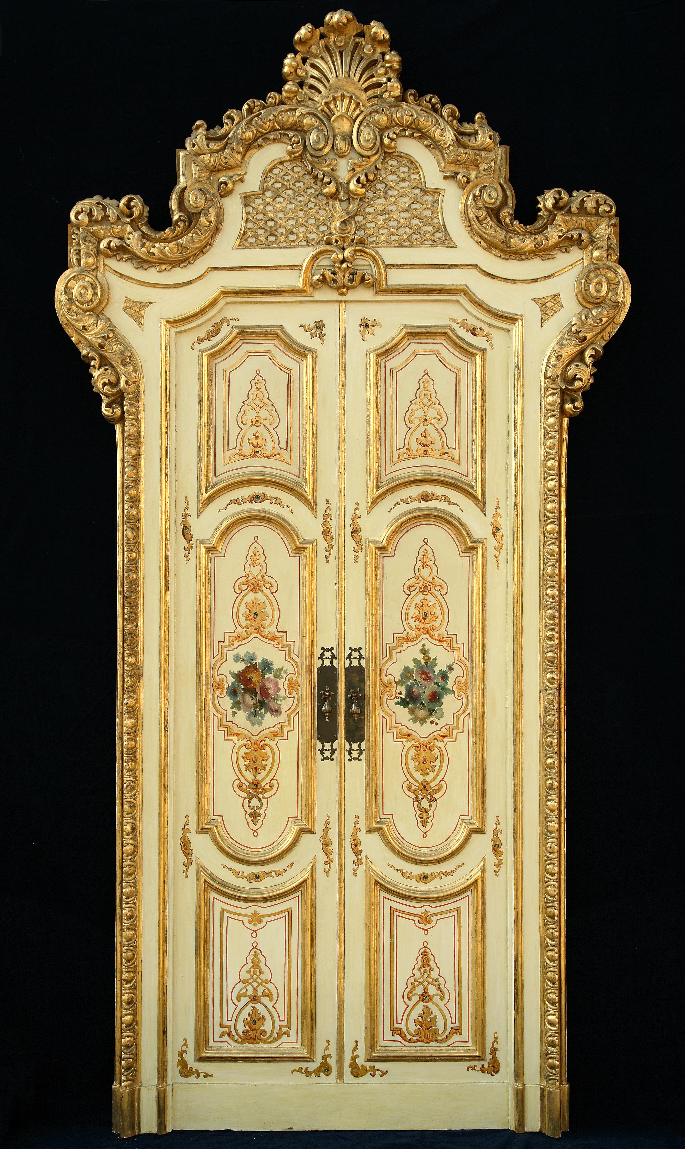 Exceptional set of two double doors and two false double doors, made in lacquered and gilded wood, decorated with gilded motifs and painted polychrome flower bunches.

Provenance: Venitian Palace.
