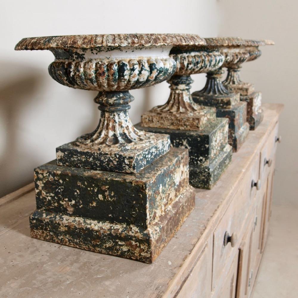 Set of Four Victorian 19th Century Cast Iron Urns on Pedestals In Good Condition In Shustoke, GB