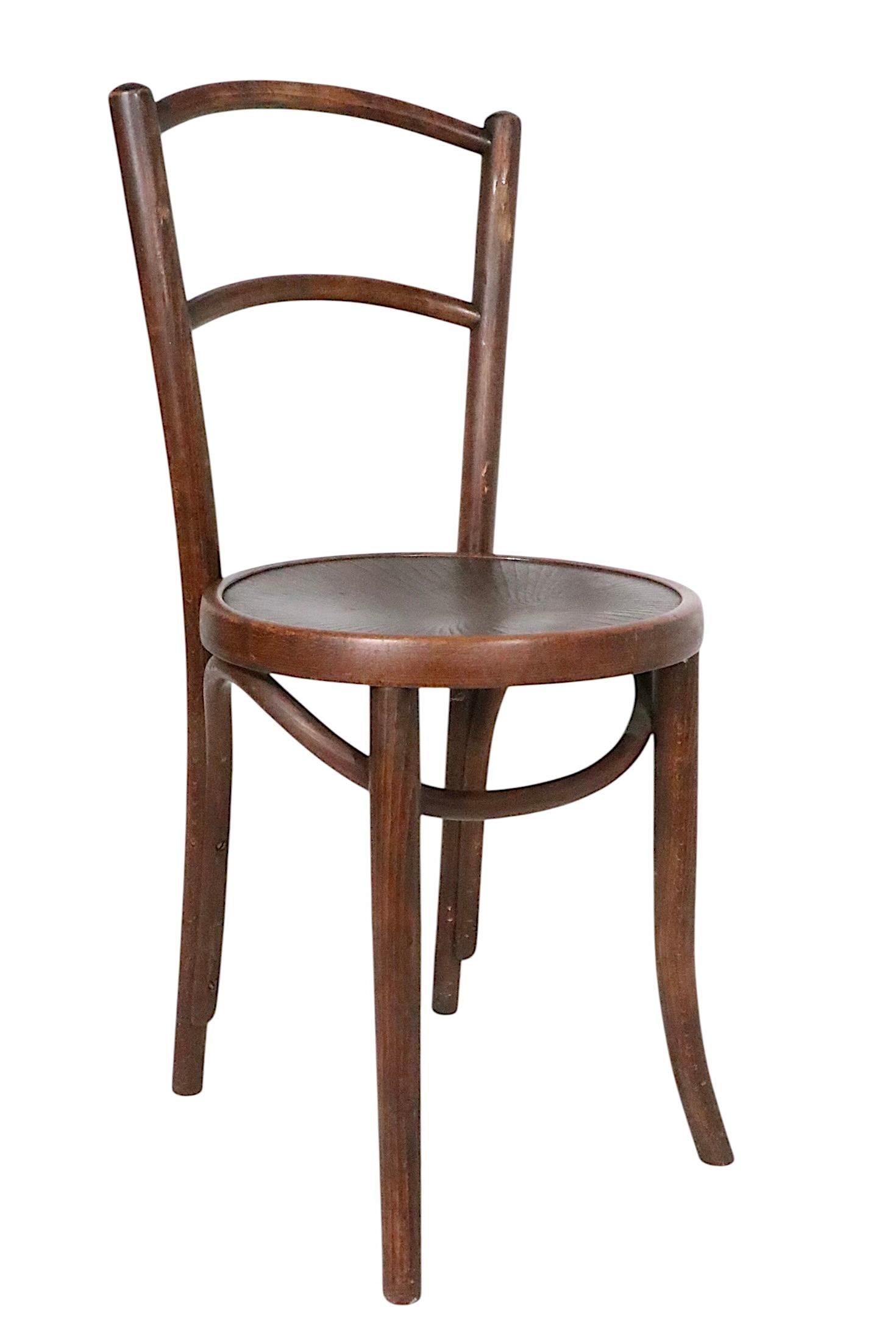 Satz von vier Wiener Secessionisten Bugholz Cafe Bistro Esszimmerstühle von J J Kohn (Österreichisch) im Angebot