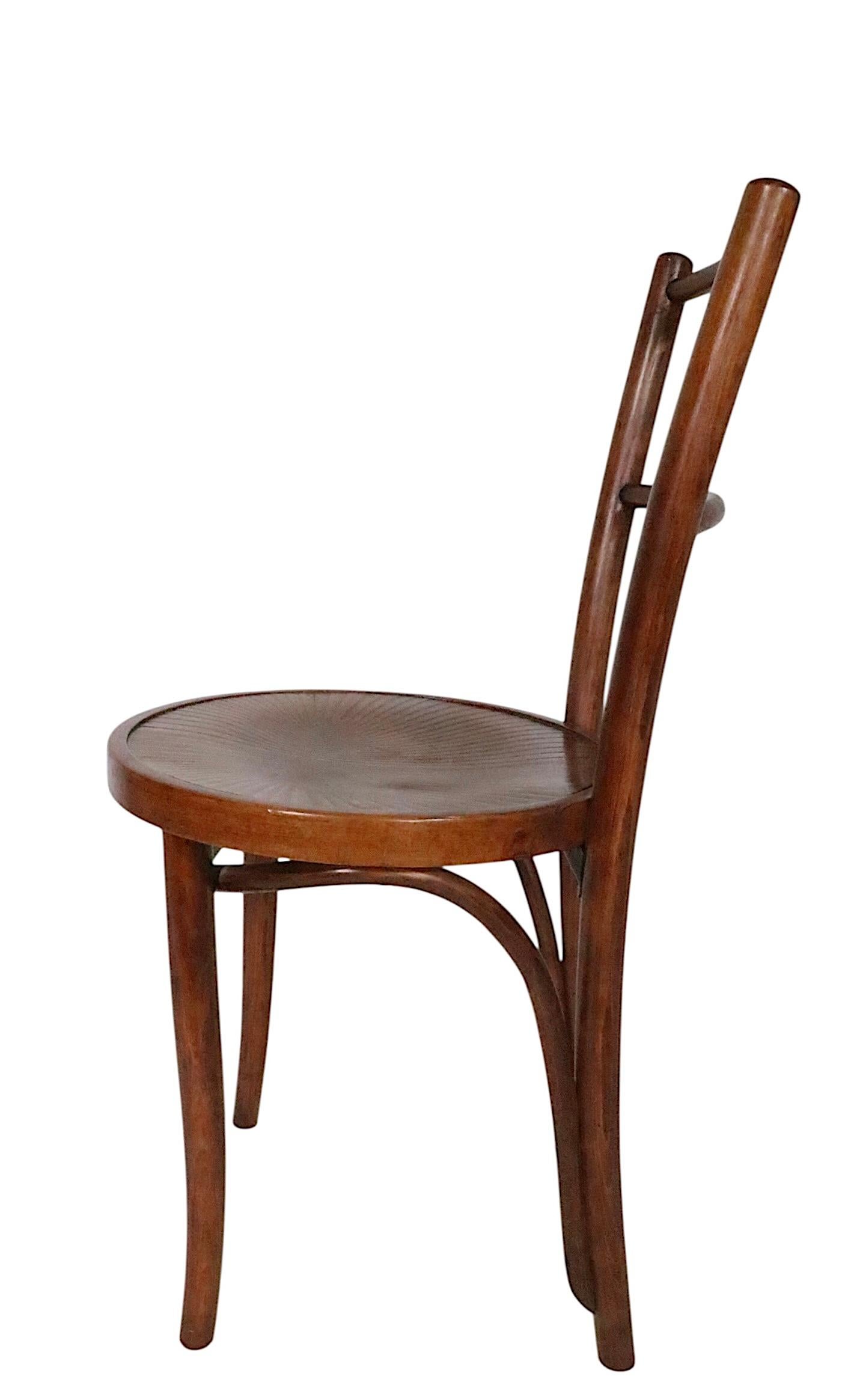 Satz von vier Wiener Secessionisten Bugholz Cafe Bistro Esszimmerstühle von J J Kohn (20. Jahrhundert) im Angebot