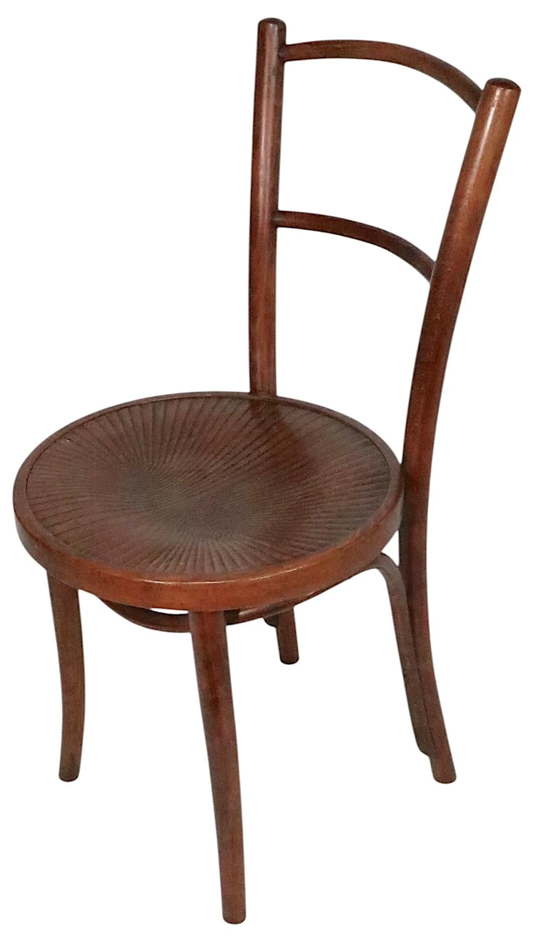 Satz von vier Wiener Secessionisten Bugholz Cafe Bistro Esszimmerstühle von J J Kohn im Angebot 2