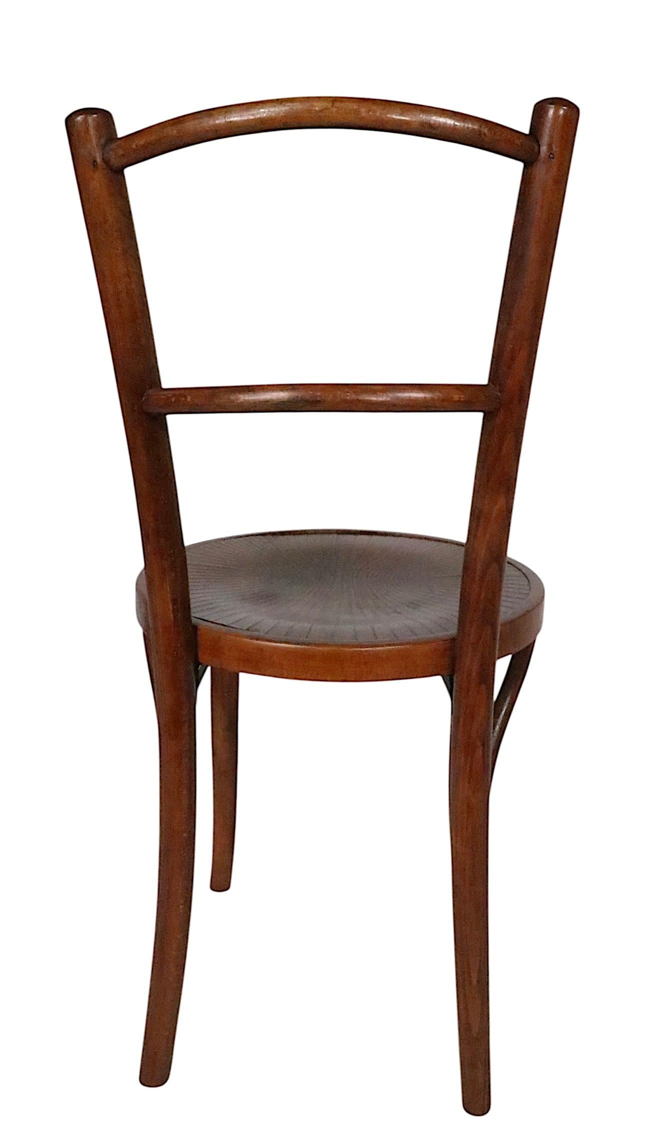 Satz von vier Wiener Secessionisten Bugholz Cafe Bistro Esszimmerstühle von J J Kohn im Angebot 3