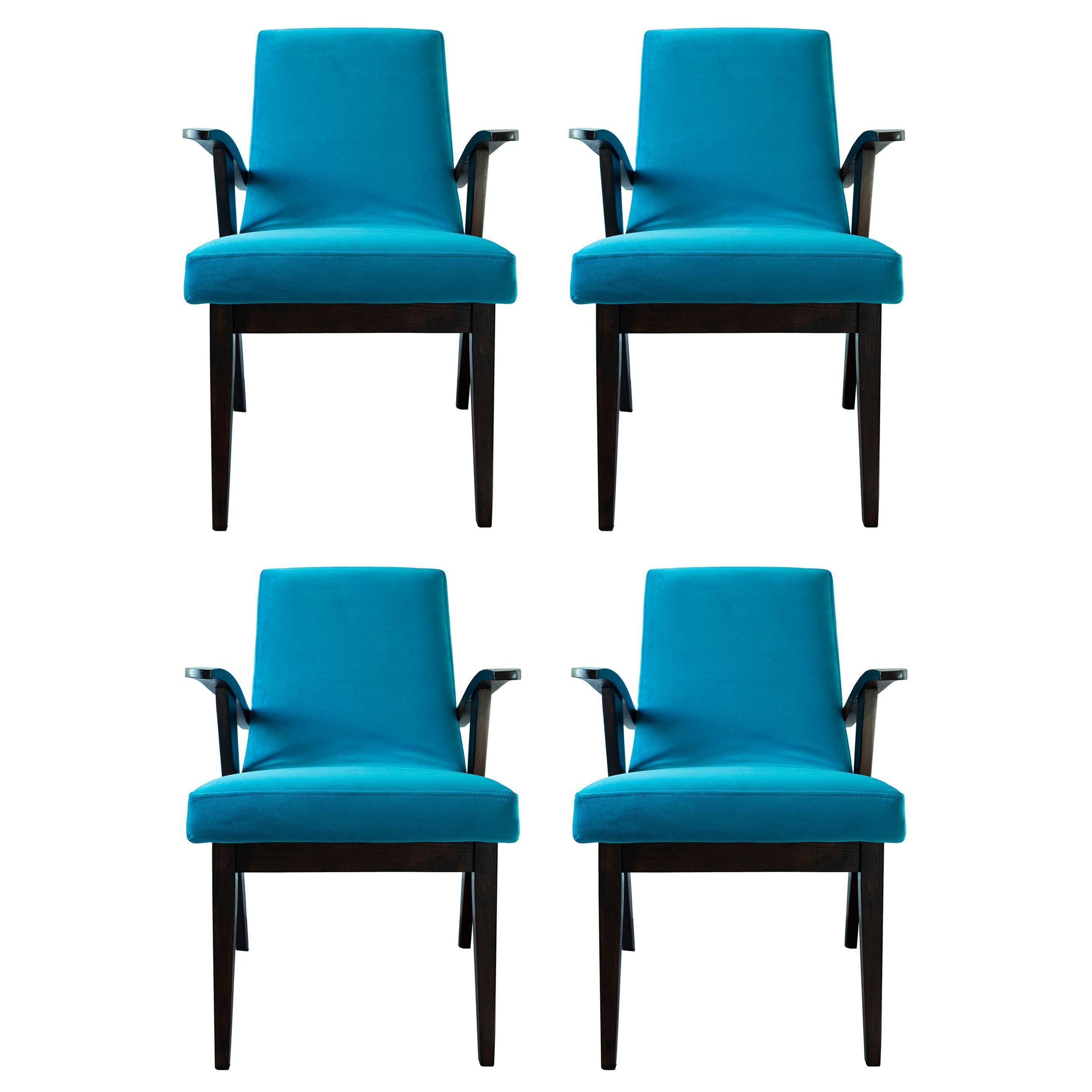 Ensemble de quatre chaises vintage en velours bleu de Mieczyslaw Puchala, années 1960 en vente