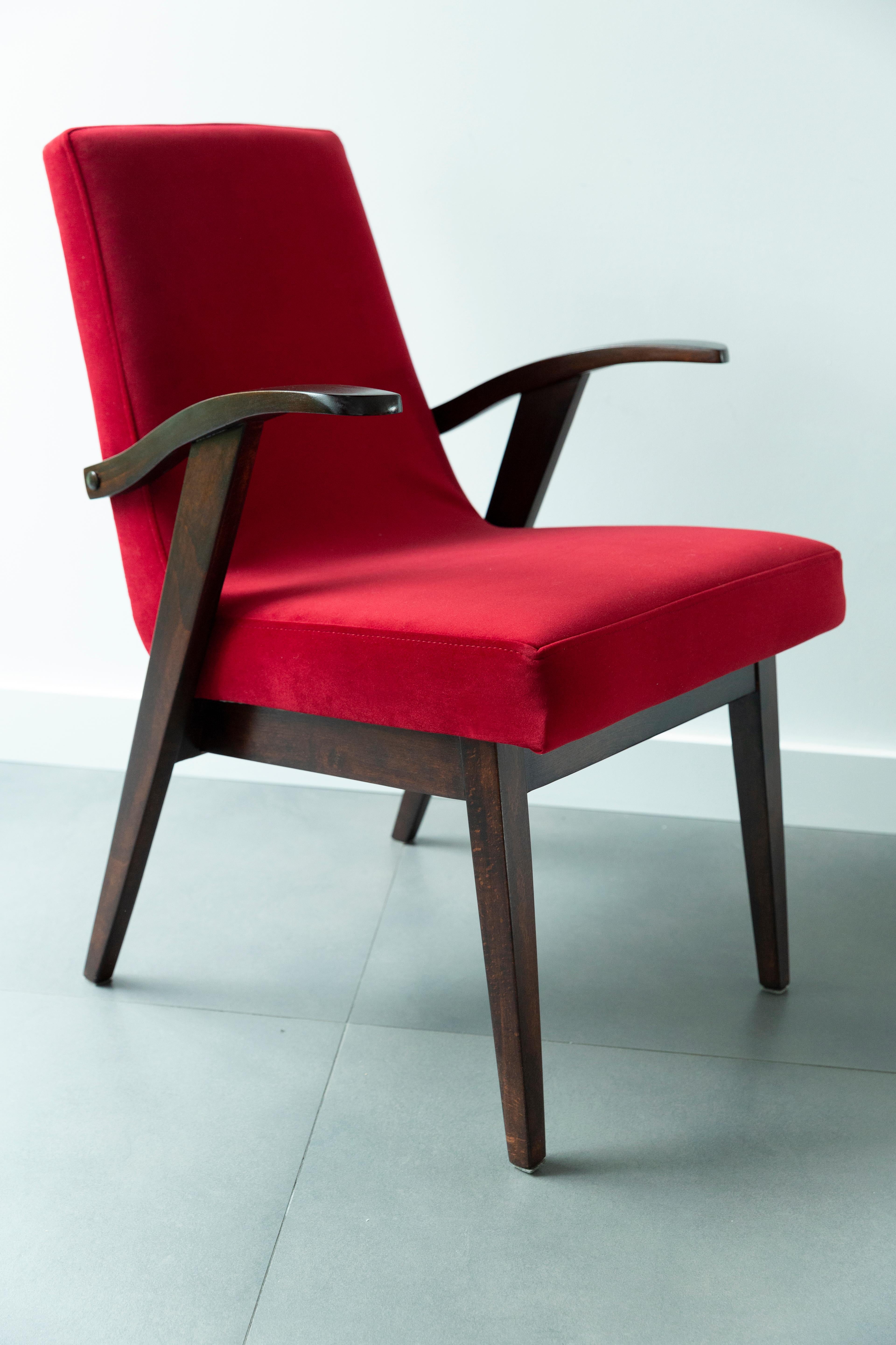Set di quattro sedie vintage in velluto rosso di Mieczyslaw Puchala, anni '60 in vendita 3