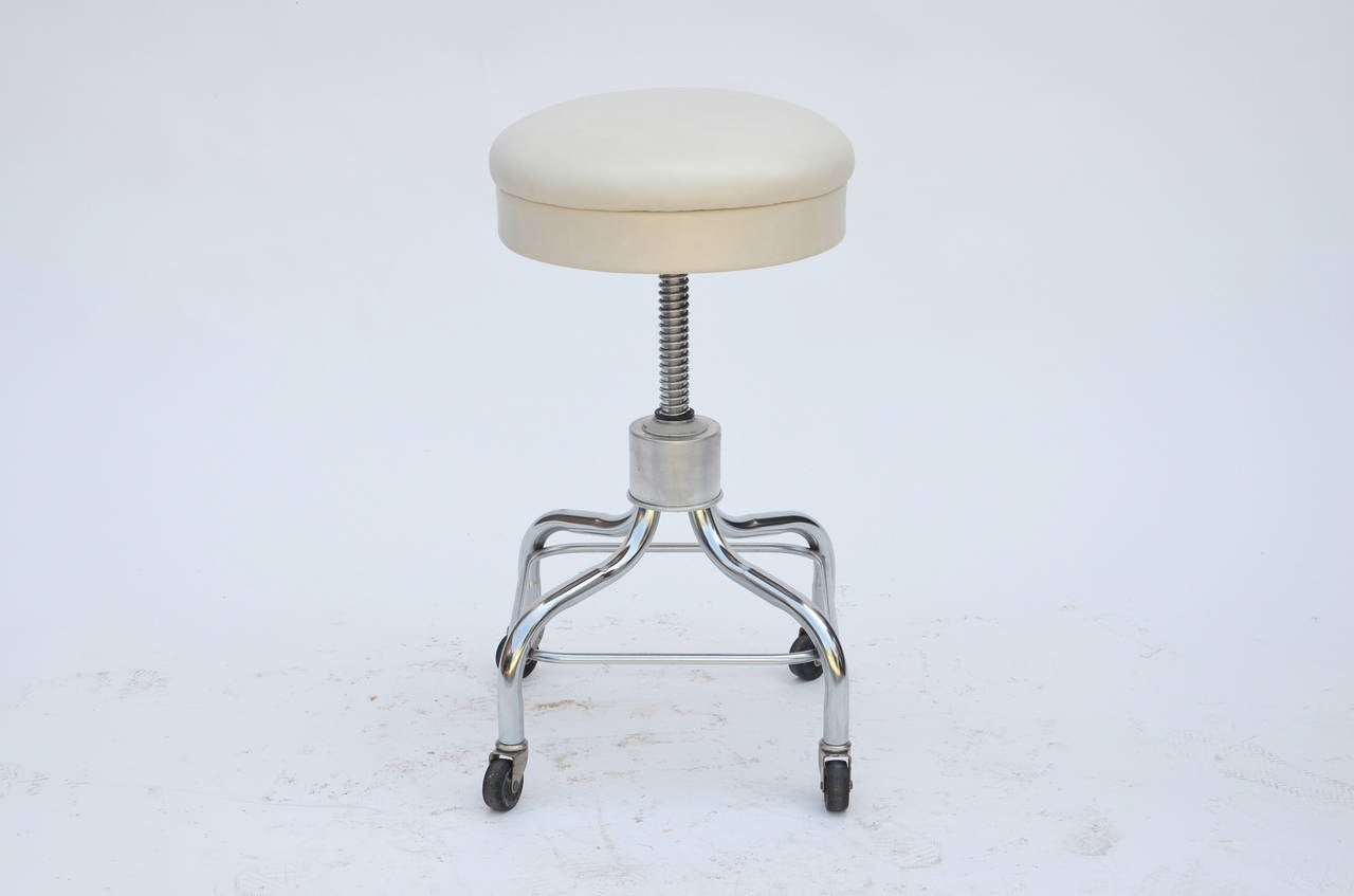 American Set of Four Vintage Chrome and White Leather Adjustable Rolling Stools For Sale