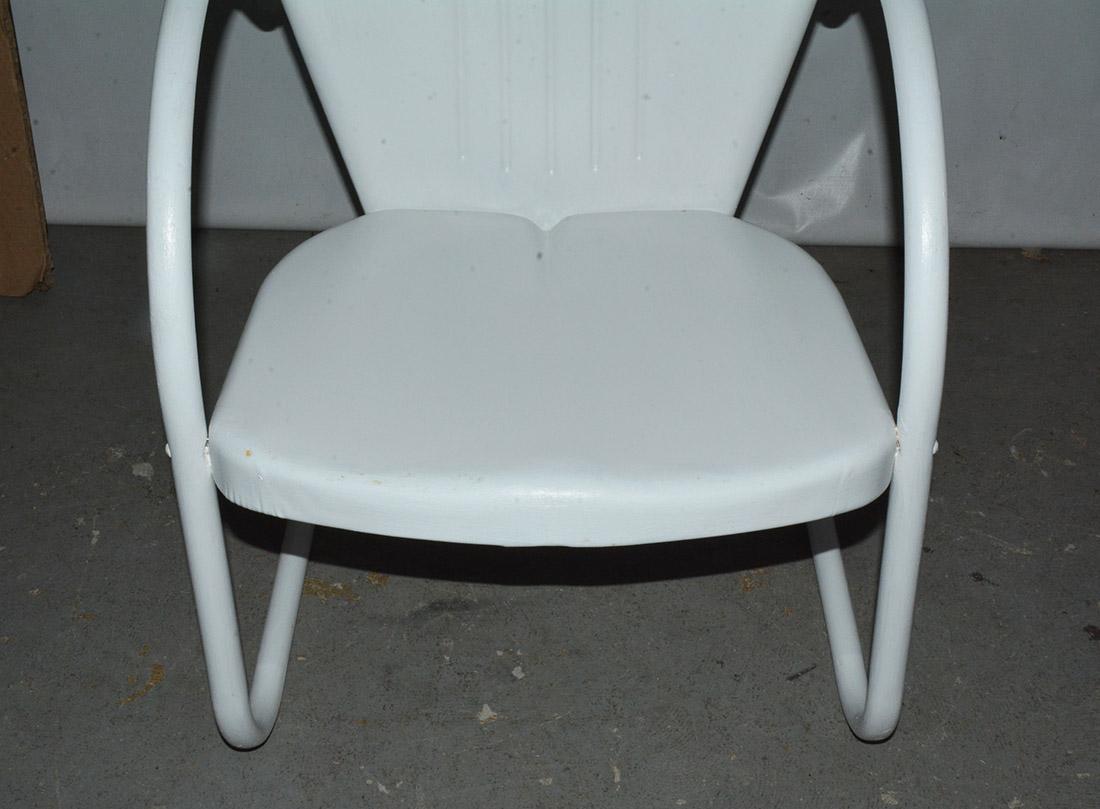 Set of Four Vintage Clam Shell Metal Spring Armchairs In Good Condition For Sale In Sheffield, MA
