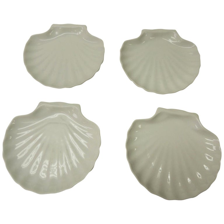 Vintage LTD Commodities Seashell Design 10-1/2" Dinner Plates