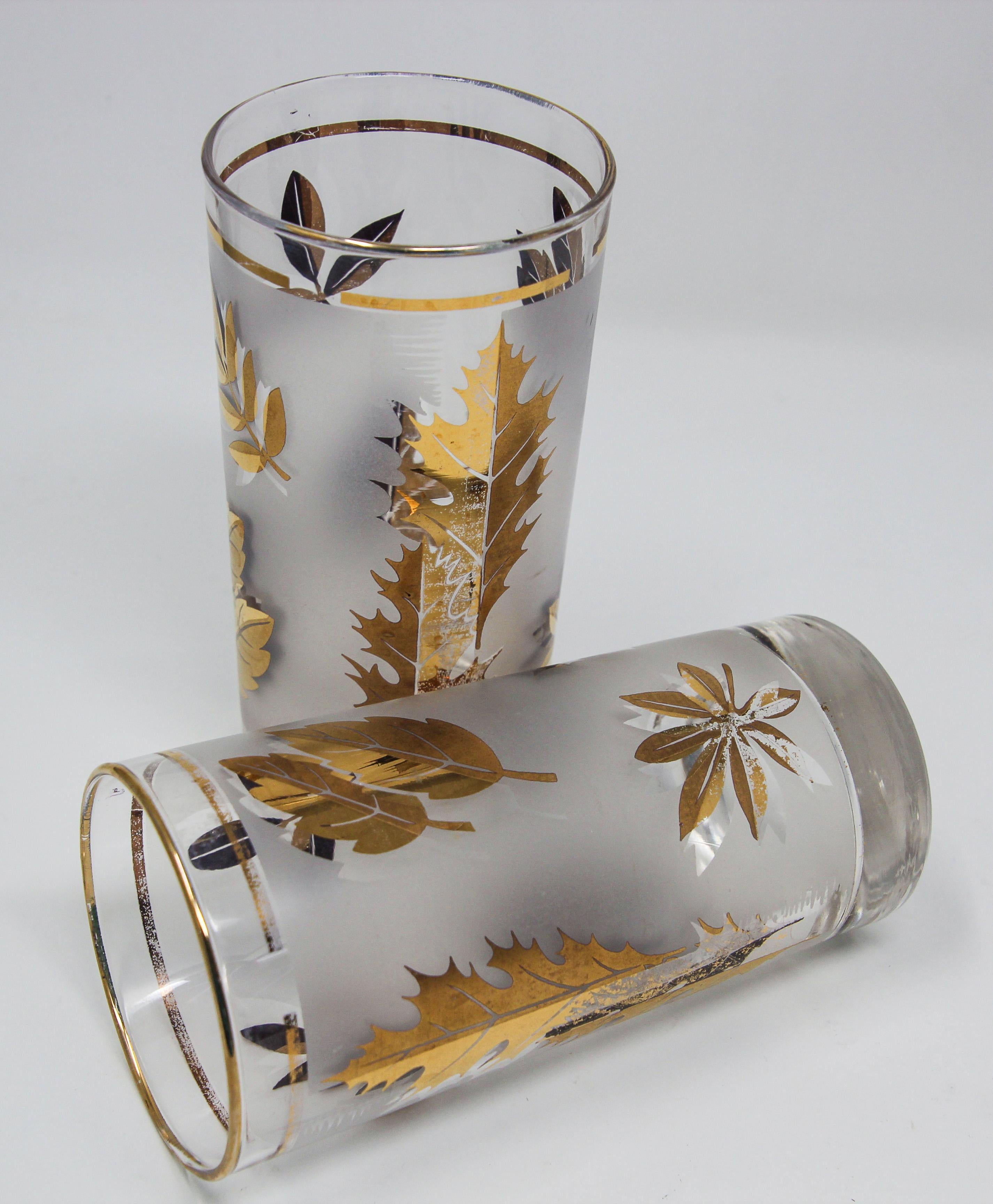 Set of Four Vintage Cocktail Glasses by Libbey with Gold Leaf Design For Sale 3