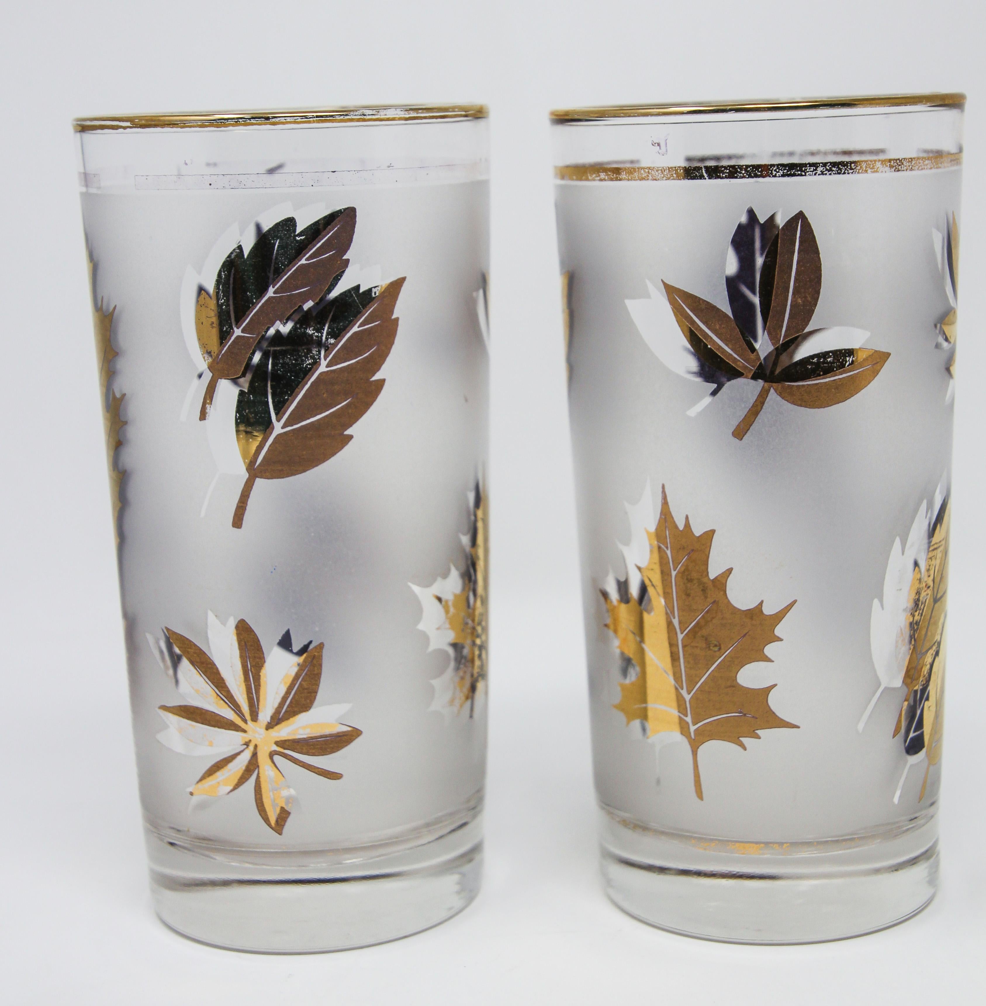 Dépoli Ensemble de quatre verres à cocktail vintage Libbey avec motif de feuille d'or en vente