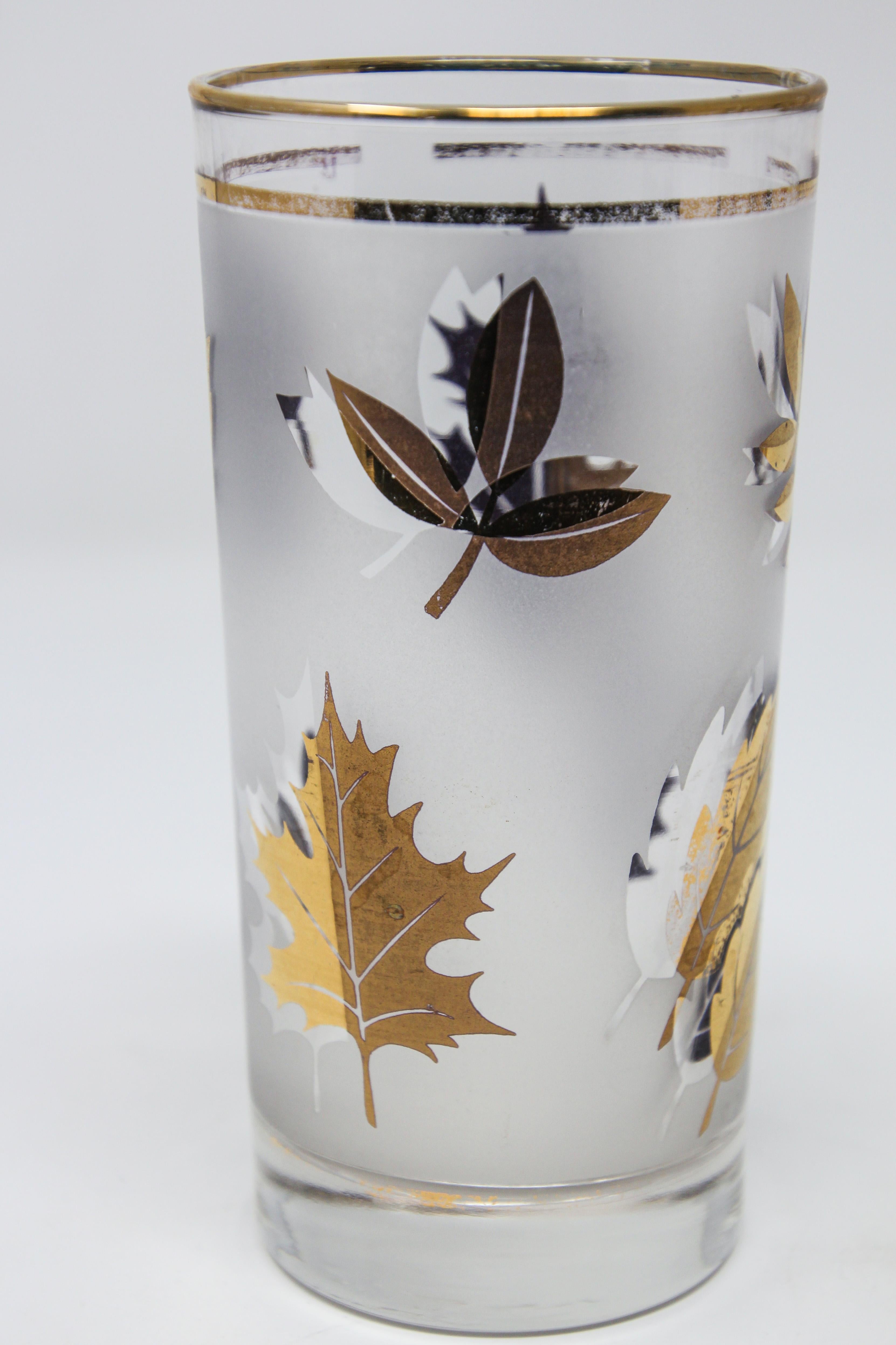 Dépoli Ensemble de quatre verres à cocktail vintage Libbey avec motif de feuille d'or en vente