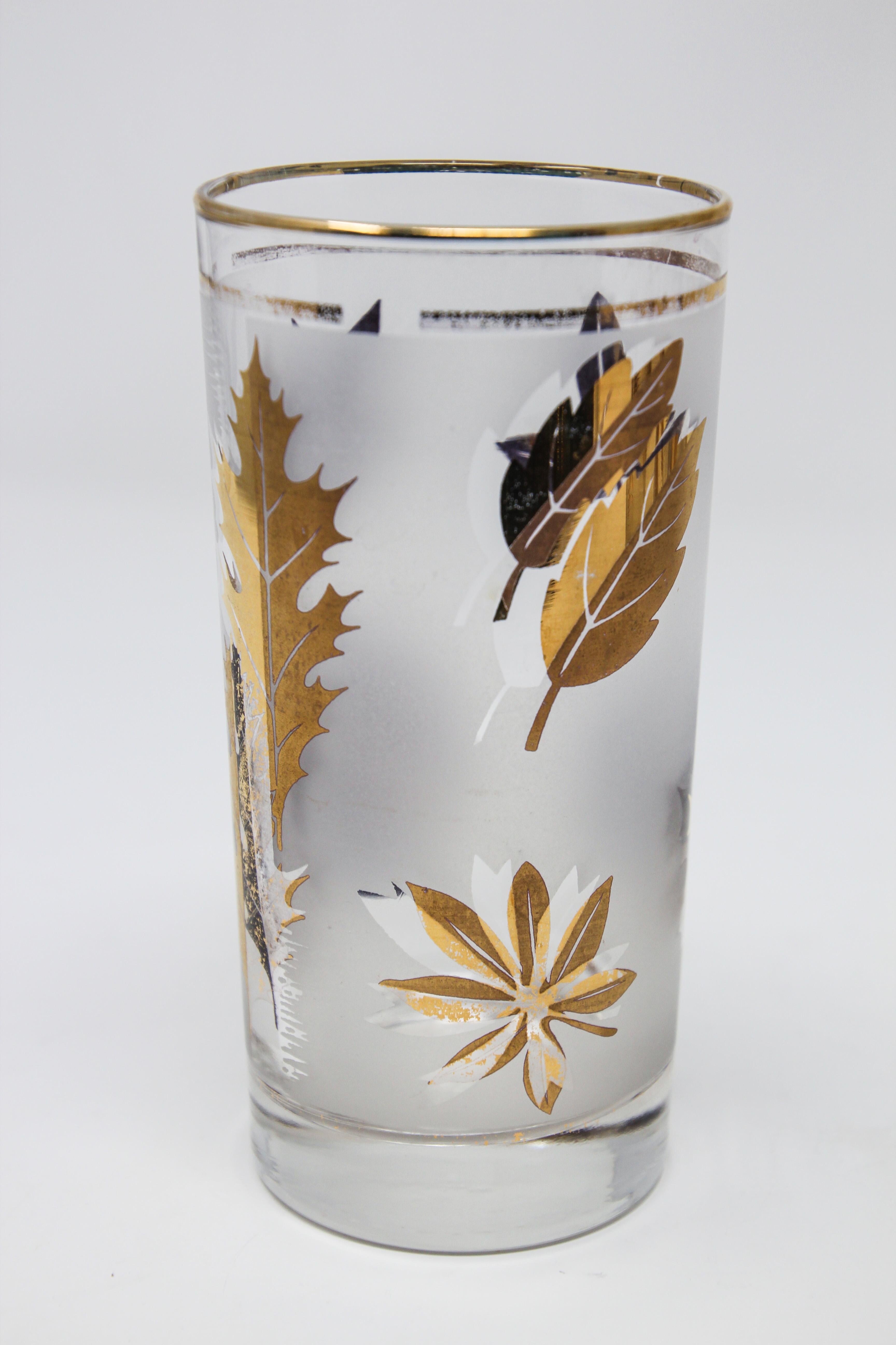 Set of Four Vintage Cocktail Glasses by Libbey with Gold Leaf Design In Good Condition For Sale In North Hollywood, CA