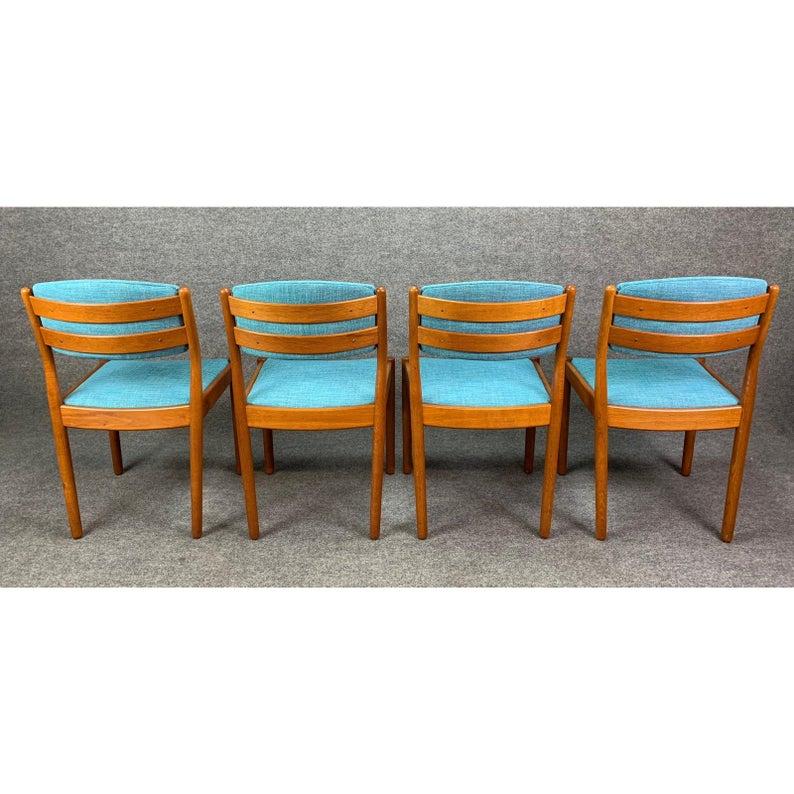 Scandinavian Modern Set of Four Vintage Danish Mid-Century Modern Oak Dining Chairs by Poul Volther For Sale