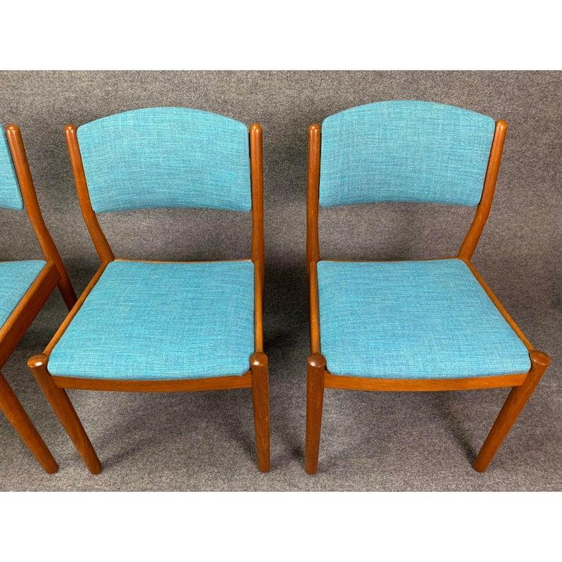 Set of Four Vintage Danish Mid-Century Modern Oak Dining Chairs by Poul Volther For Sale 1