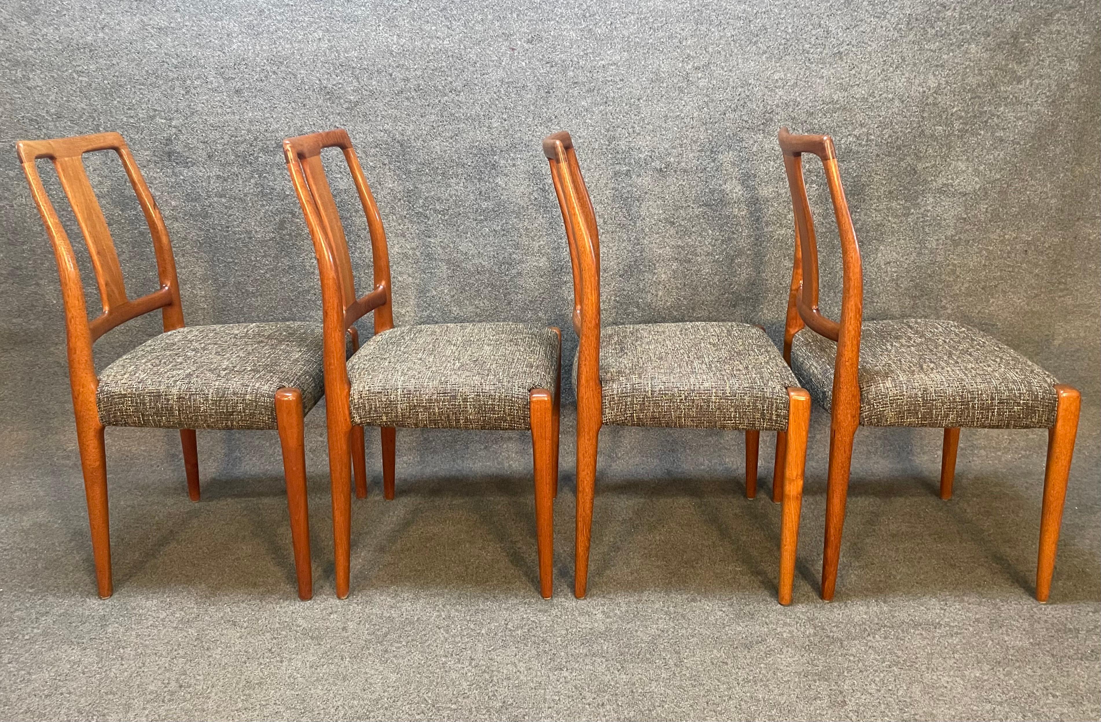Scandinave moderne Ensemble de quatre chaises de salle à manger danoises vintage à haut dossier en teck, de style moderne de l'époque médiévale