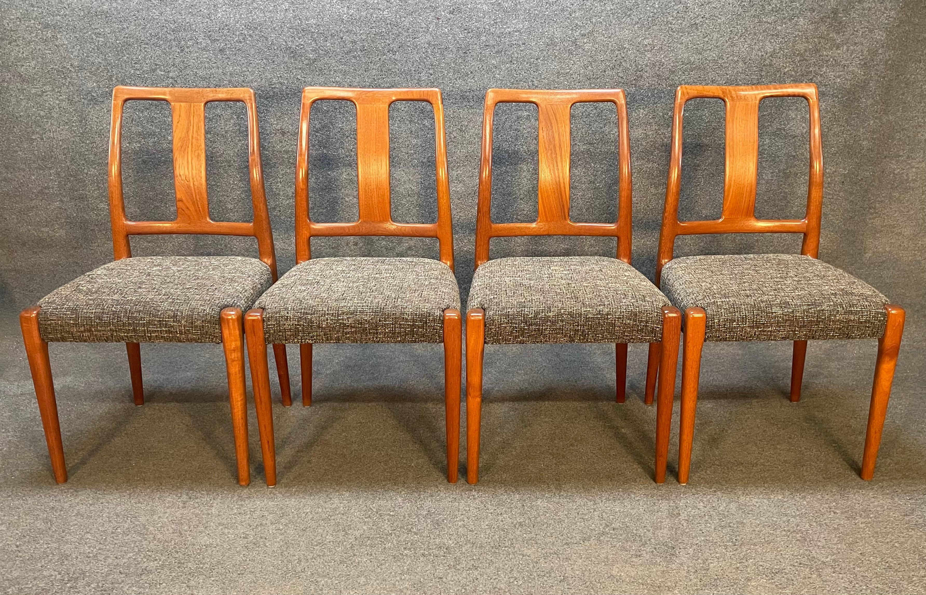 Danois Ensemble de quatre chaises de salle à manger danoises vintage à haut dossier en teck, de style moderne de l'époque médiévale