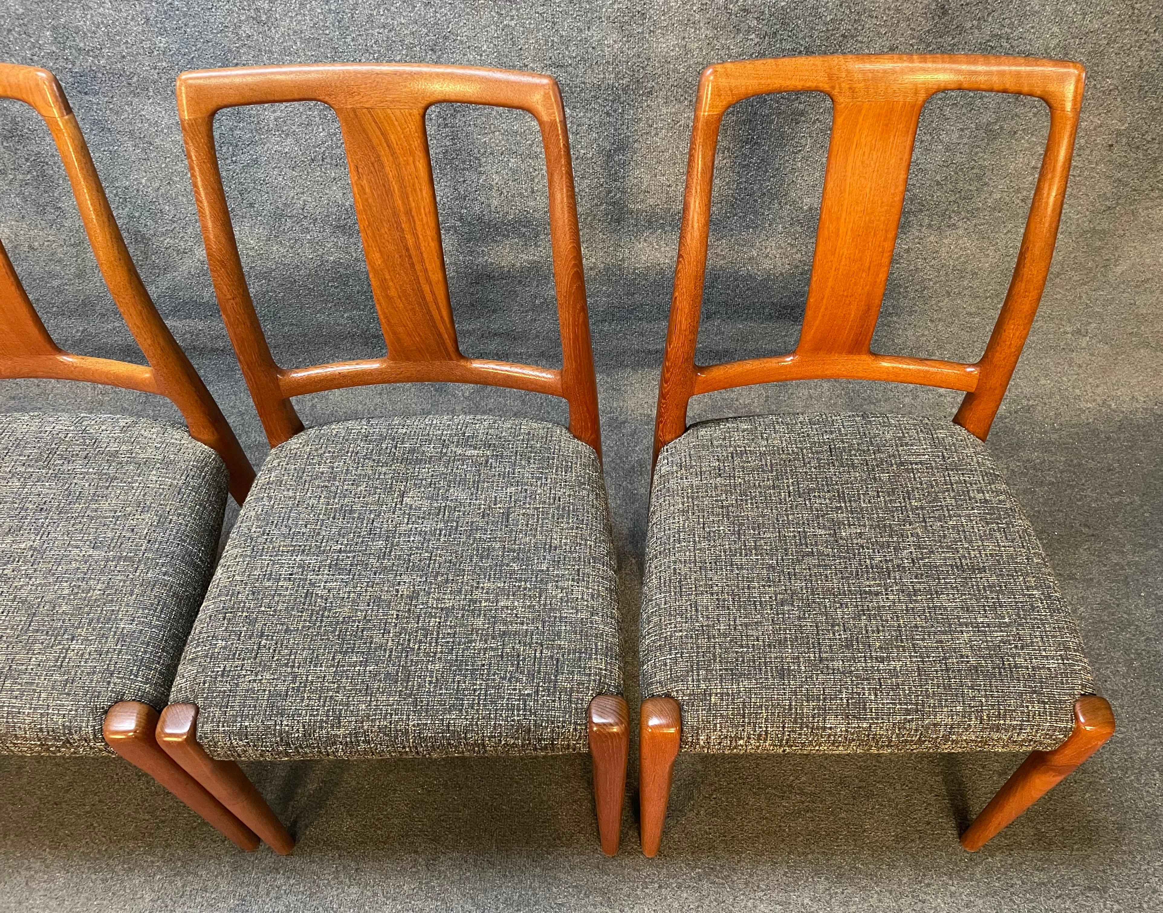 Teck Ensemble de quatre chaises de salle à manger danoises vintage à haut dossier en teck, de style moderne de l'époque médiévale