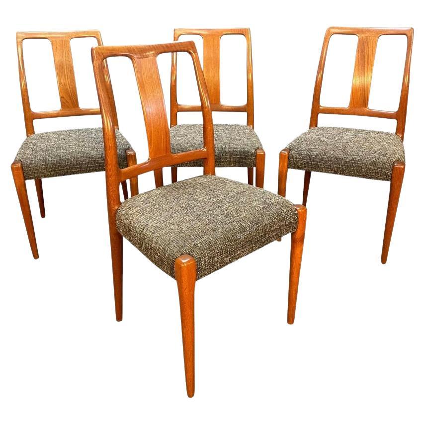 Ensemble de quatre chaises de salle à manger danoises vintage à haut dossier en teck, de style moderne de l'époque médiévale