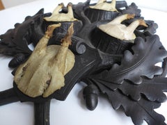 Conjunto de cuatro astas de ciervo vintage 1900 en madera tallada a mano, Blackforest-Austia