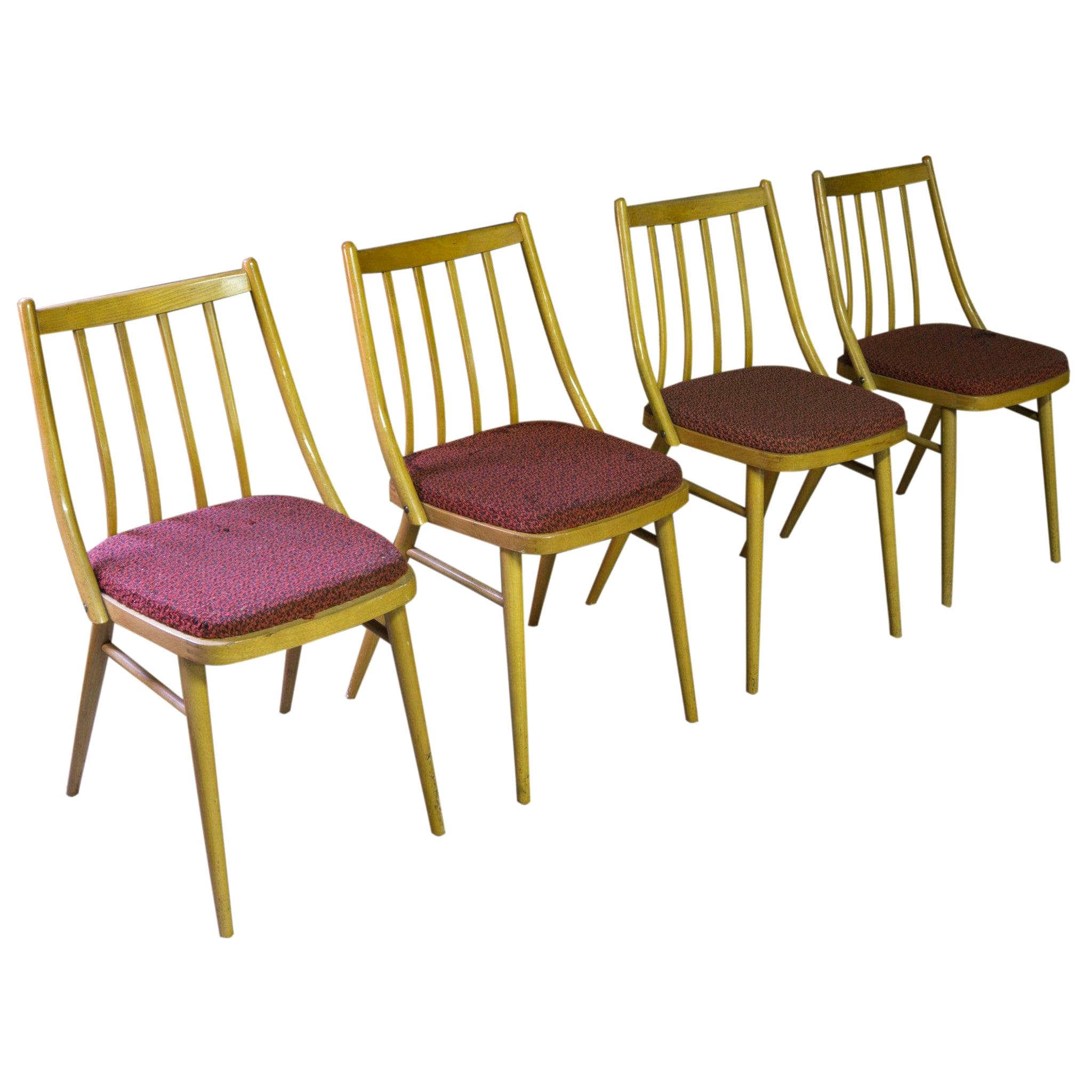 Ensemble de quatre chaises à manger vintage:: TON:: années 1960:: Tchécoslovaquie