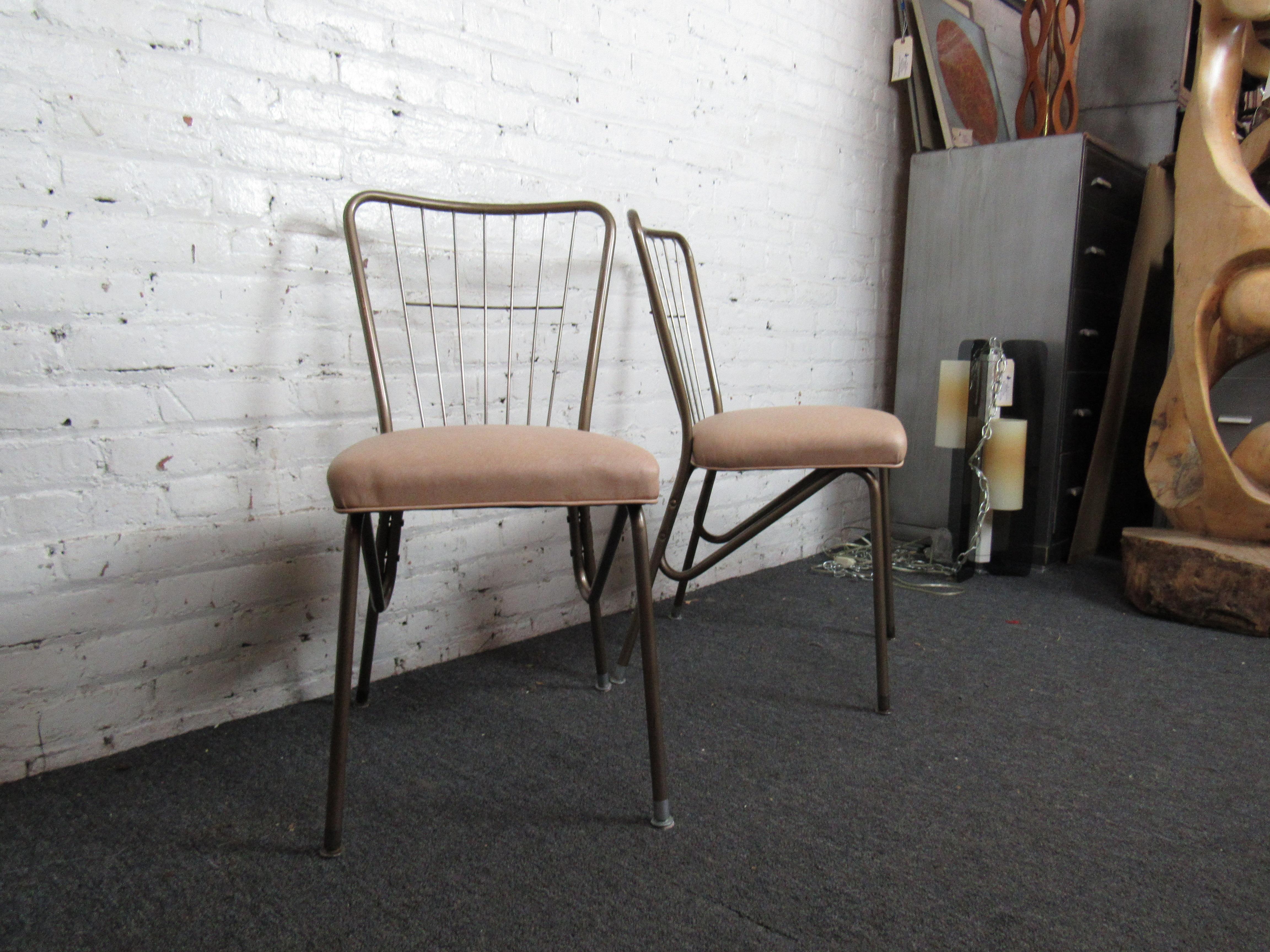 Mid-Century Modern Set of Four Vintage Dining Room Chairs For Sale