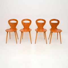 Ensemble de quatre chaises de salle à manger françaises vintage en bois cintré par Baumann