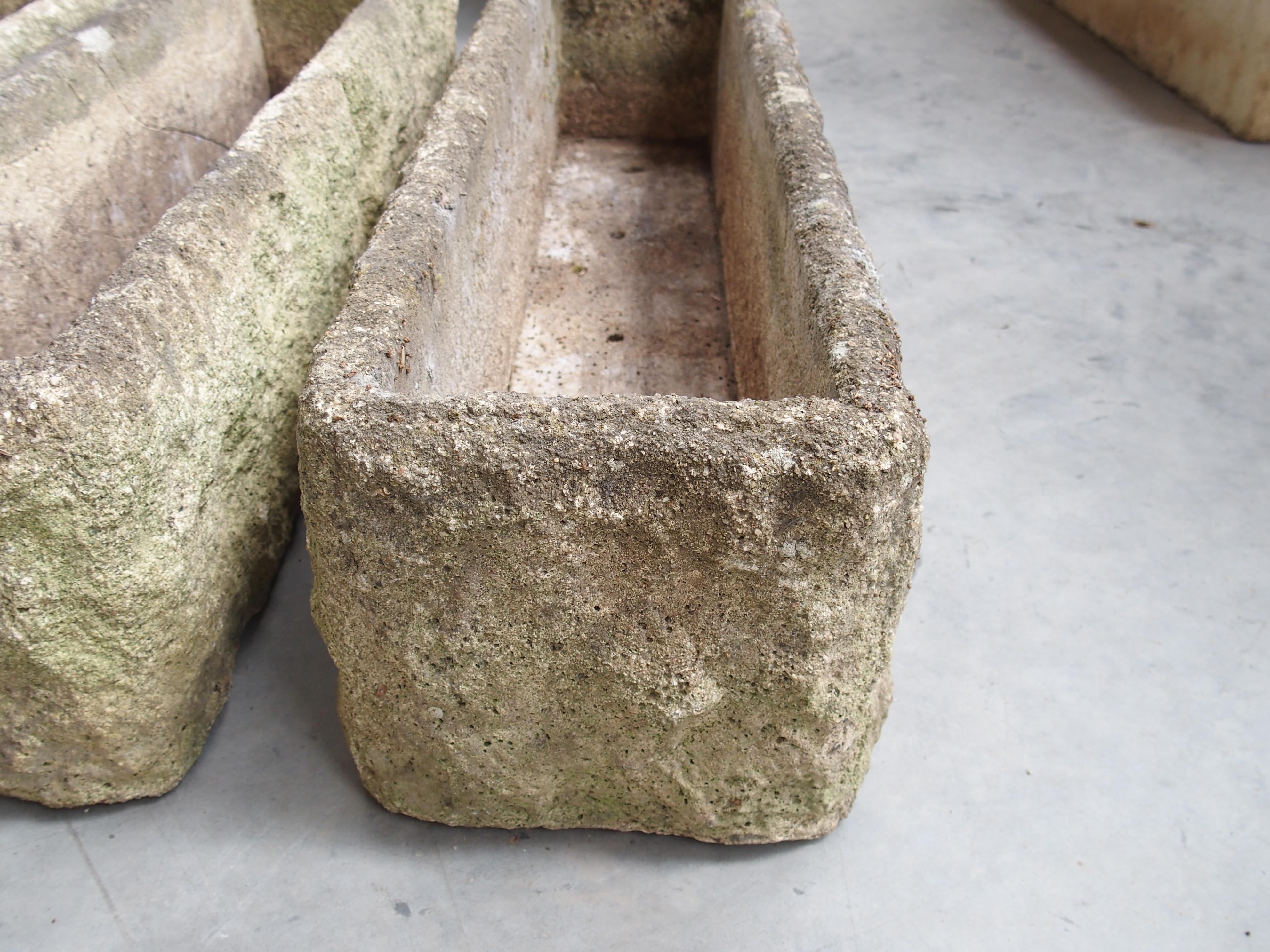 Moulage Ensemble de quatre jardinières de jardin vintage françaises en pierre artificielle en vente