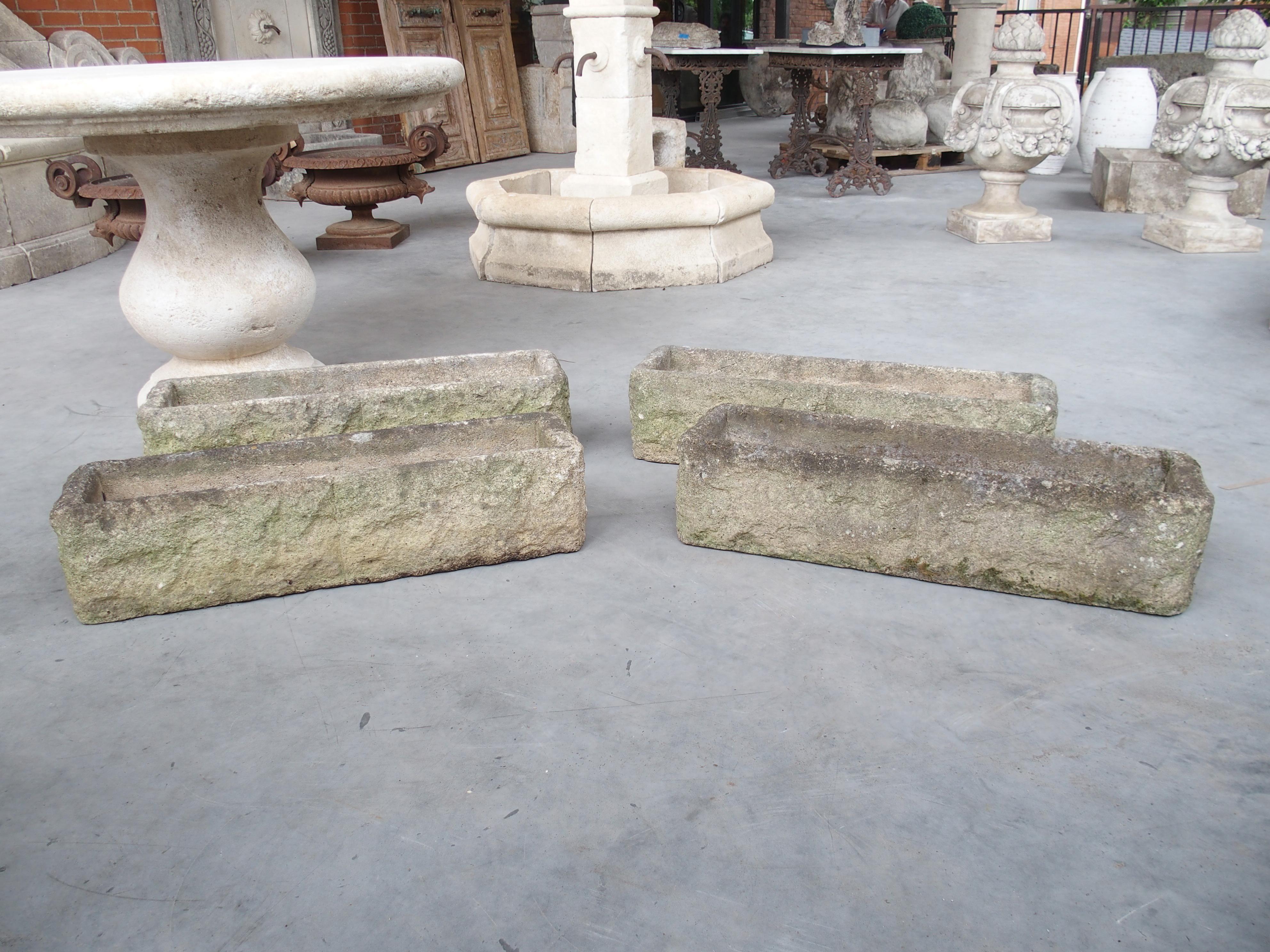 Ensemble de quatre jardinières de jardin vintage françaises en pierre artificielle en vente 2