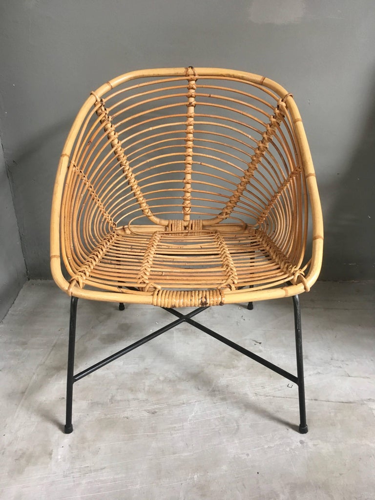 Great set of French wicker and rattan chairs on iron base. Rattan in excellent condition. Chair sits upon a sturdy iron frame with criss cross base. Super comfortable. Great lines and Classic design. Sold as a set of four.


