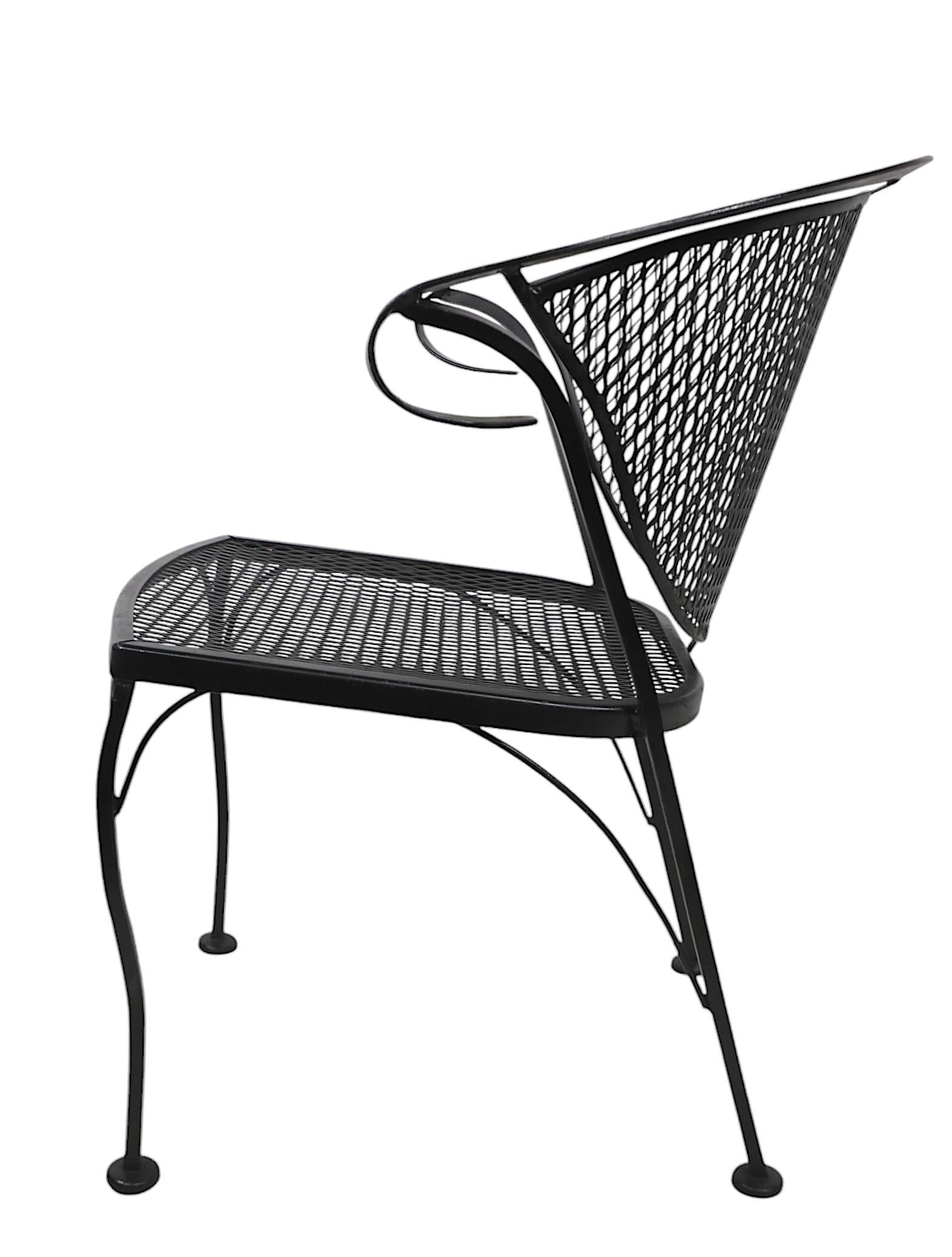 Satz von vier Vintage Garten Patio Poolside Schmiedeeisen  Esszimmerstühle von Woodard (amerikanisch) im Angebot