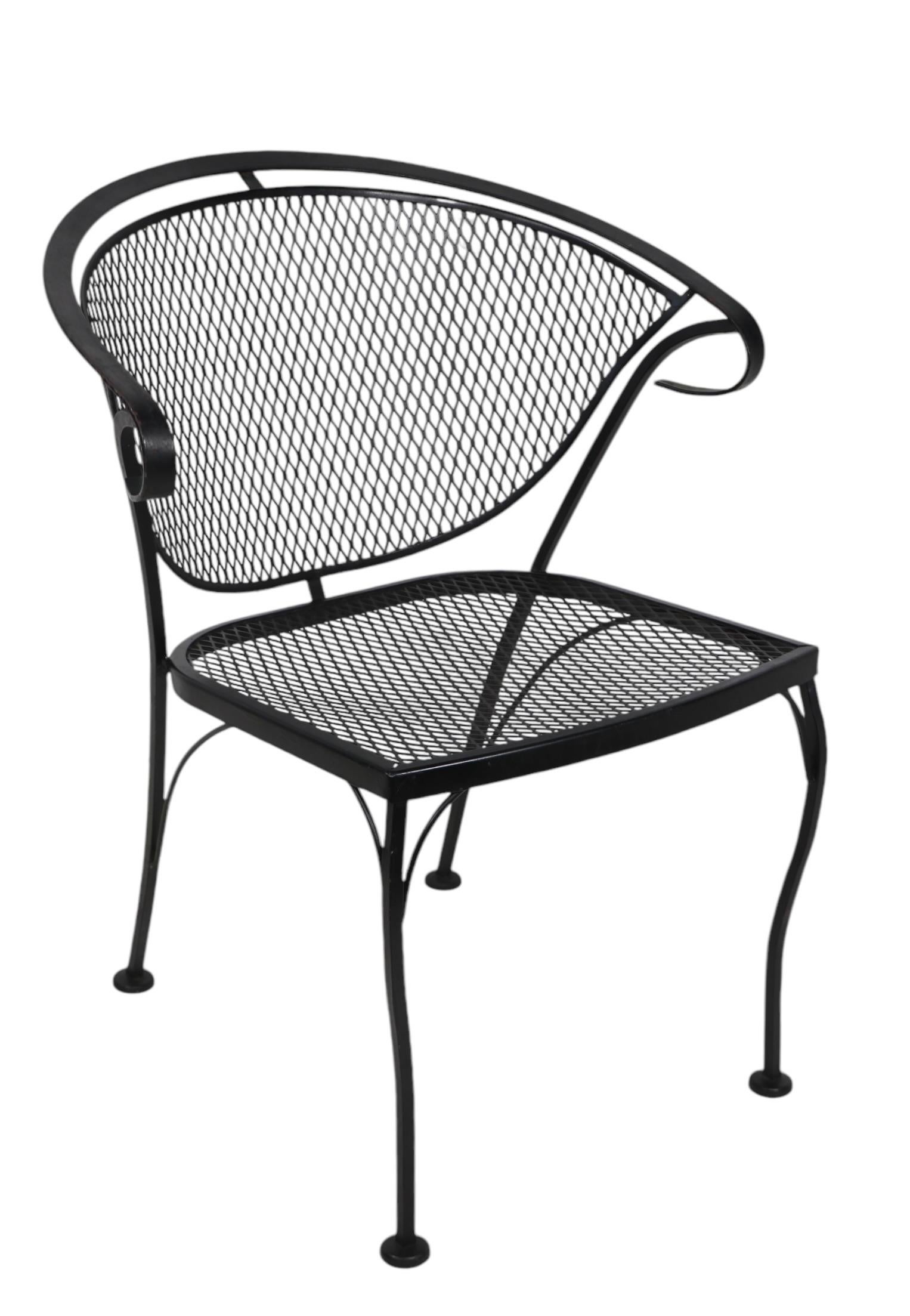 Satz von vier Vintage Garten Patio Poolside Schmiedeeisen  Esszimmerstühle von Woodard im Angebot 1