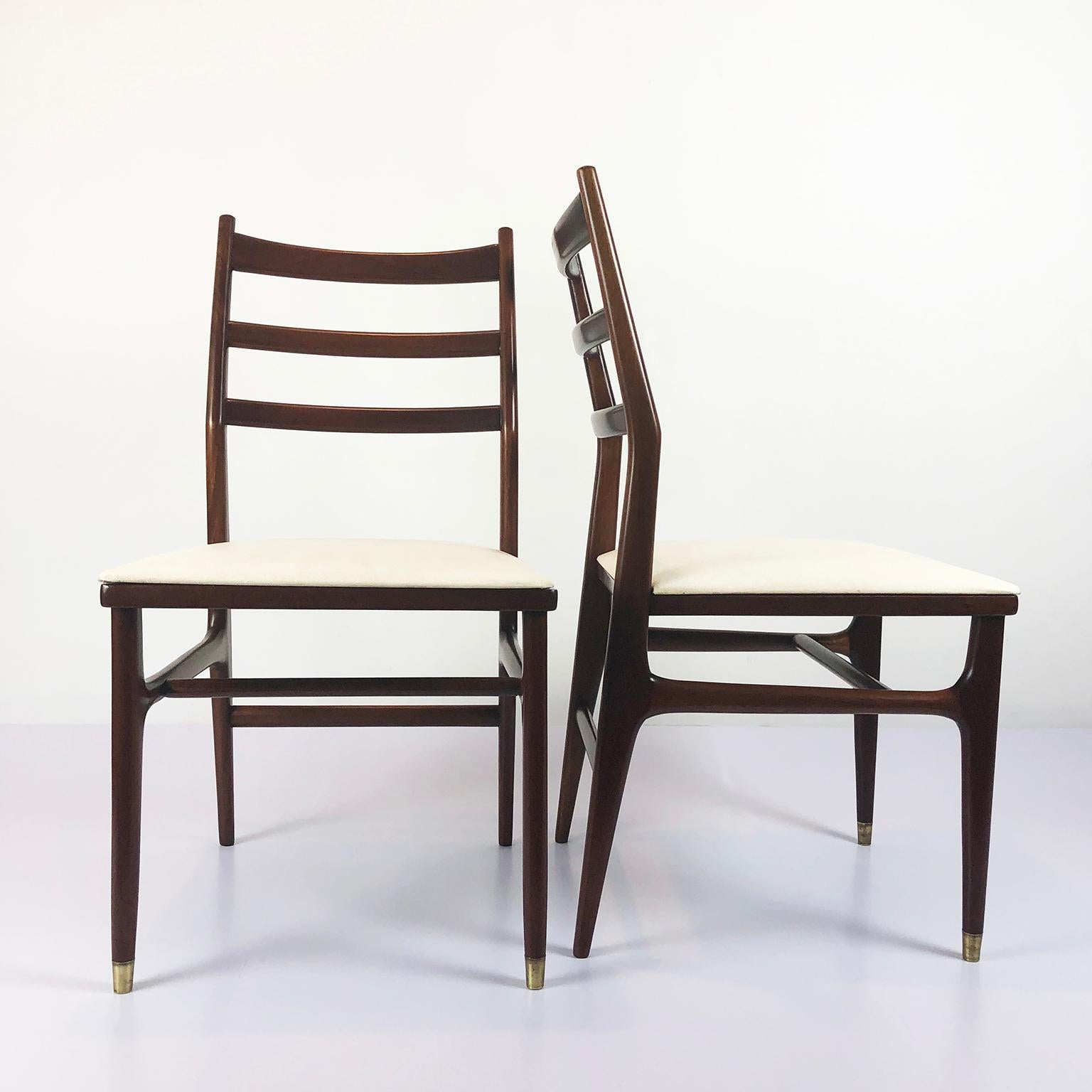 A set of four beautiful chairs in mahogany wood, circa 1960s, in the style of Gio Ponti or Cassina Leggera. In excellent condition.