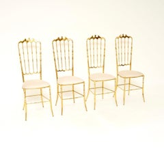 Satz von vier italienischen Chiavari-Esszimmerstühlen aus massivem Messing im Vintage-Stil
