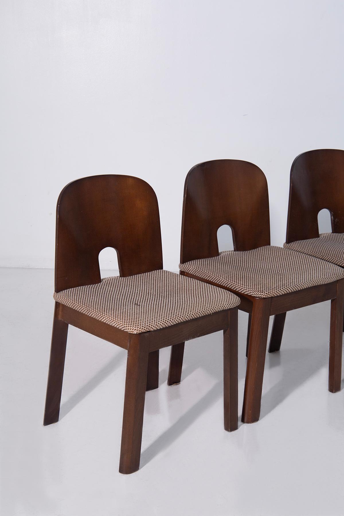 Mid-Century Modern Set of four vintage Italian sculptural and iconic chairs For Sale