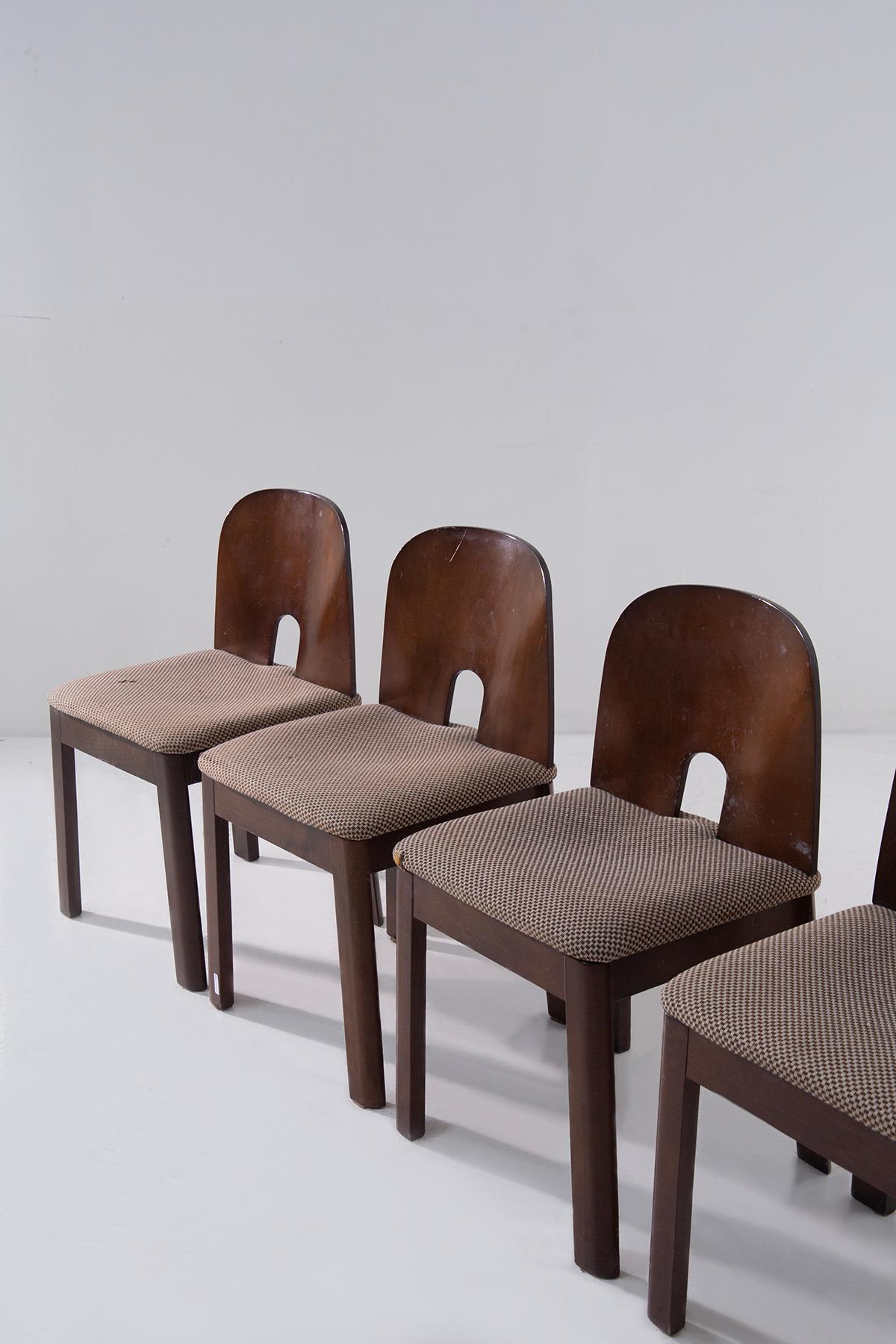 Fabric Set of four vintage Italian sculptural and iconic chairs For Sale