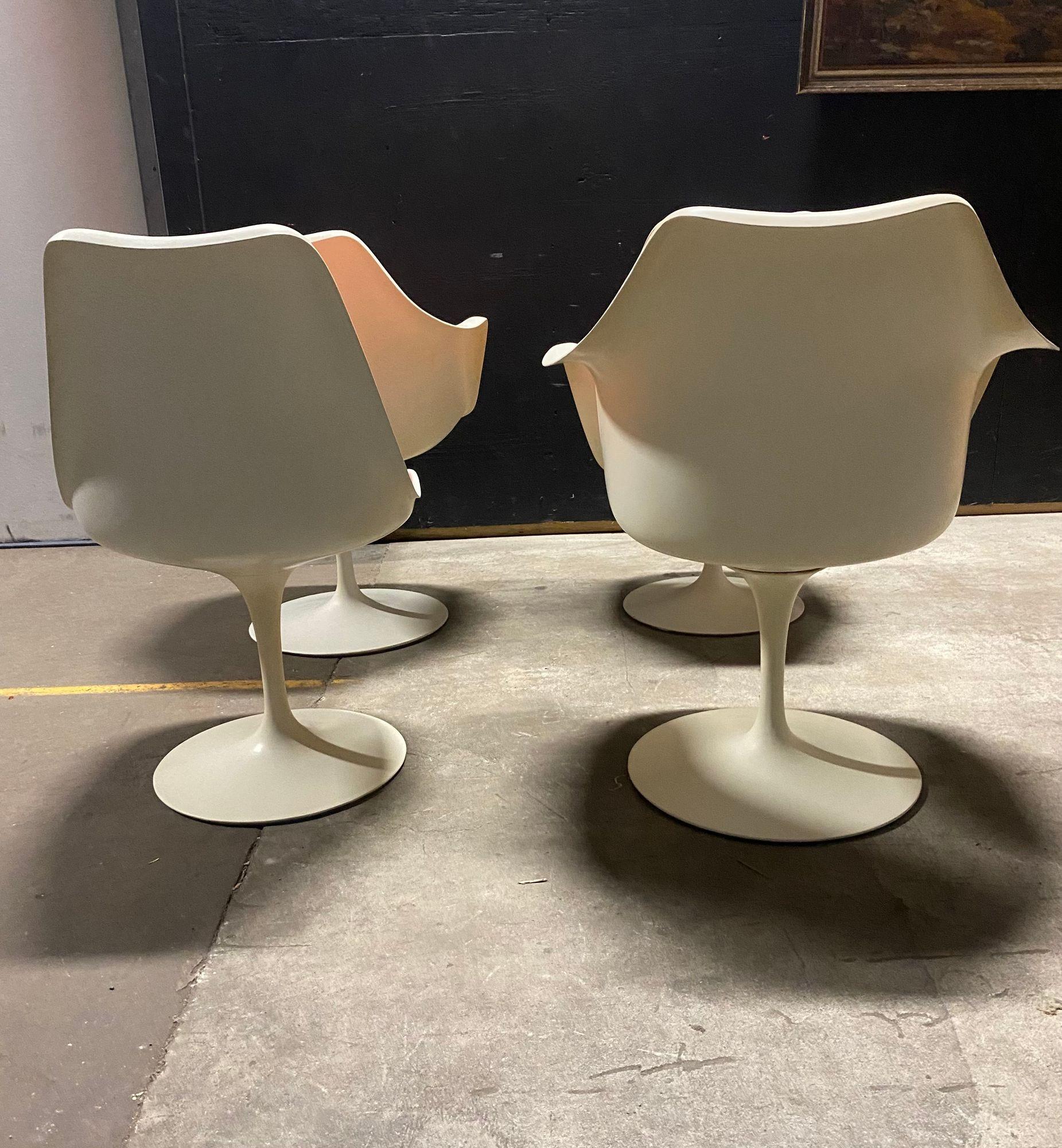 Satz von vier Vintage Knoll Eero Saarinen Tulip Stühlen im Zustand „Gut“ im Angebot in Asbury Park, NJ