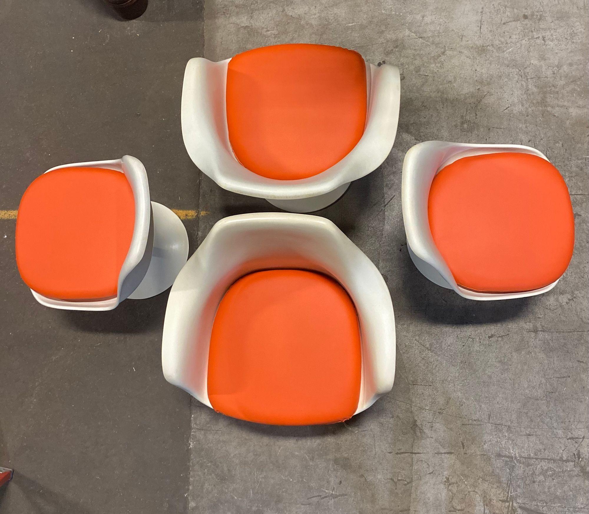 Satz von vier Vintage Knoll Eero Saarinen Tulip Stühlen im Angebot 1