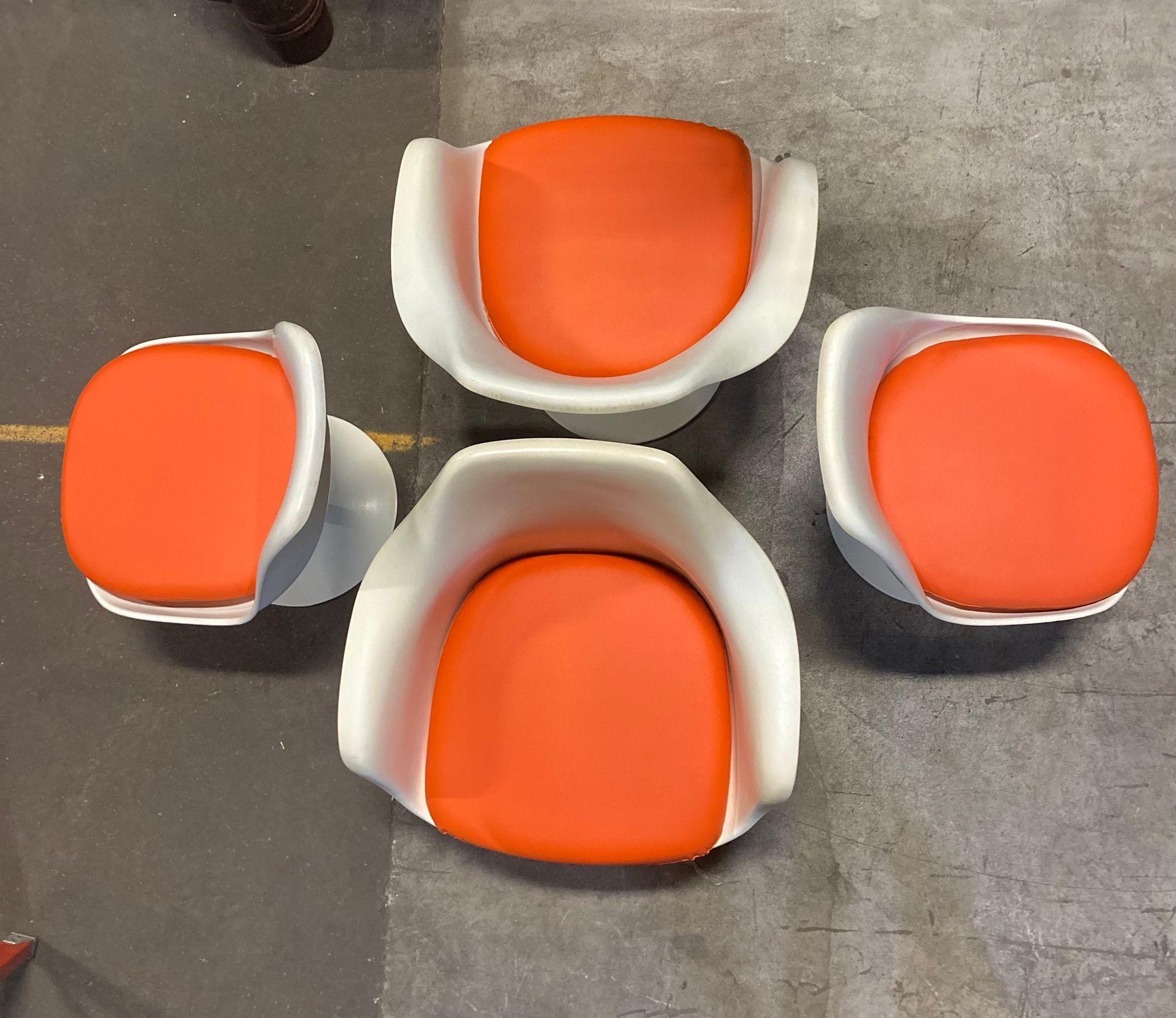 Satz von vier Vintage Knoll Eero Saarinen Tulip Stühlen im Angebot 2