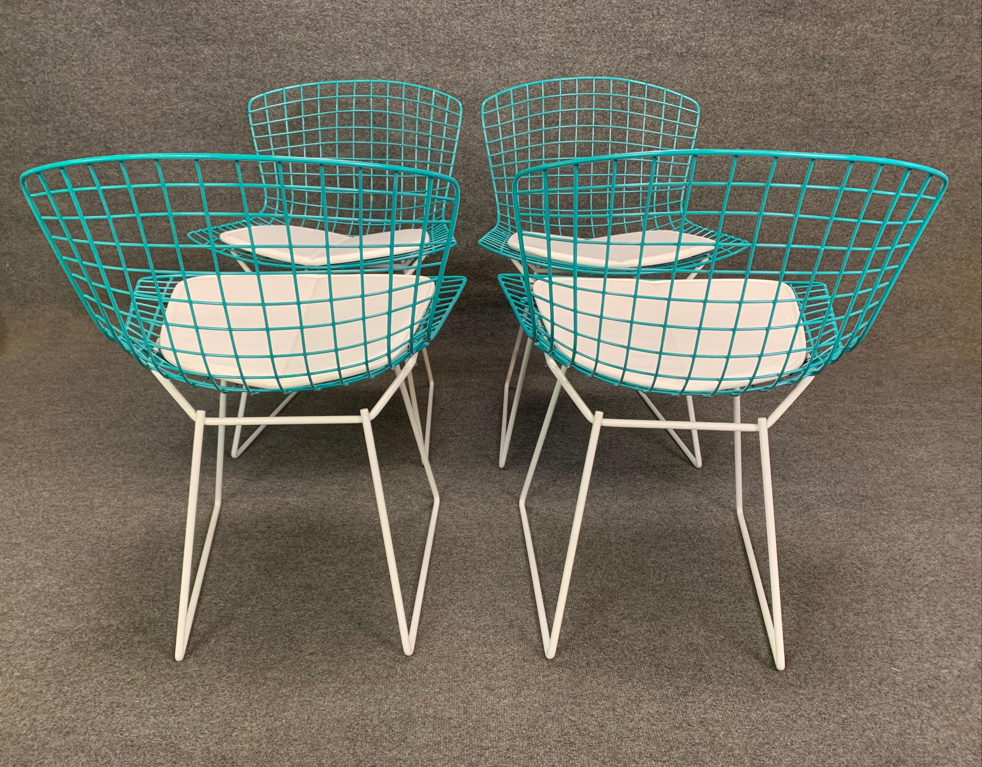 Welded Set of Four Vintage Mid-Century Modern Dining Chairs by Harry Bertoia for Knoll For Sale