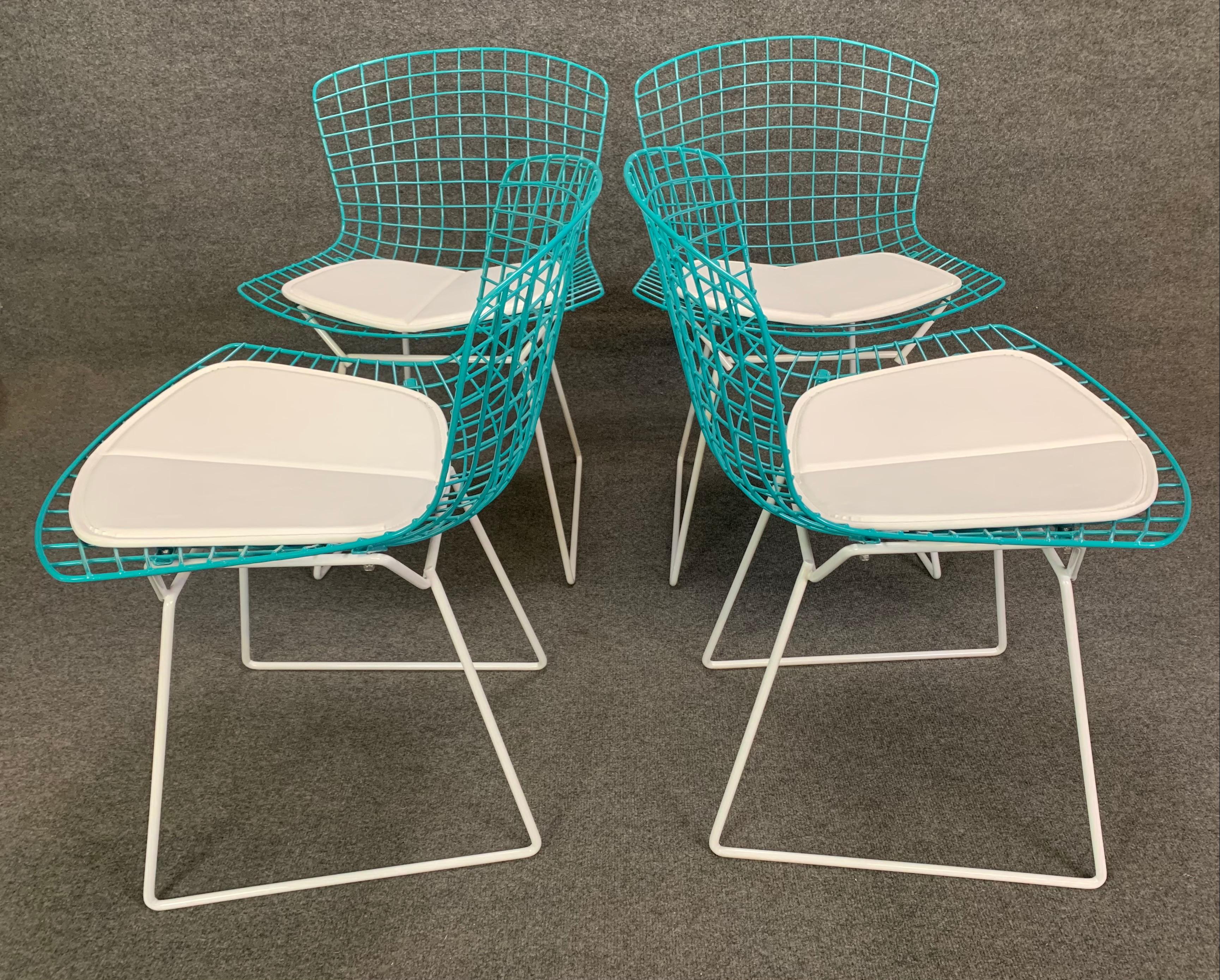 Set of Four Vintage Mid-Century Modern Dining Chairs by Harry Bertoia for Knoll In Good Condition For Sale In San Marcos, CA