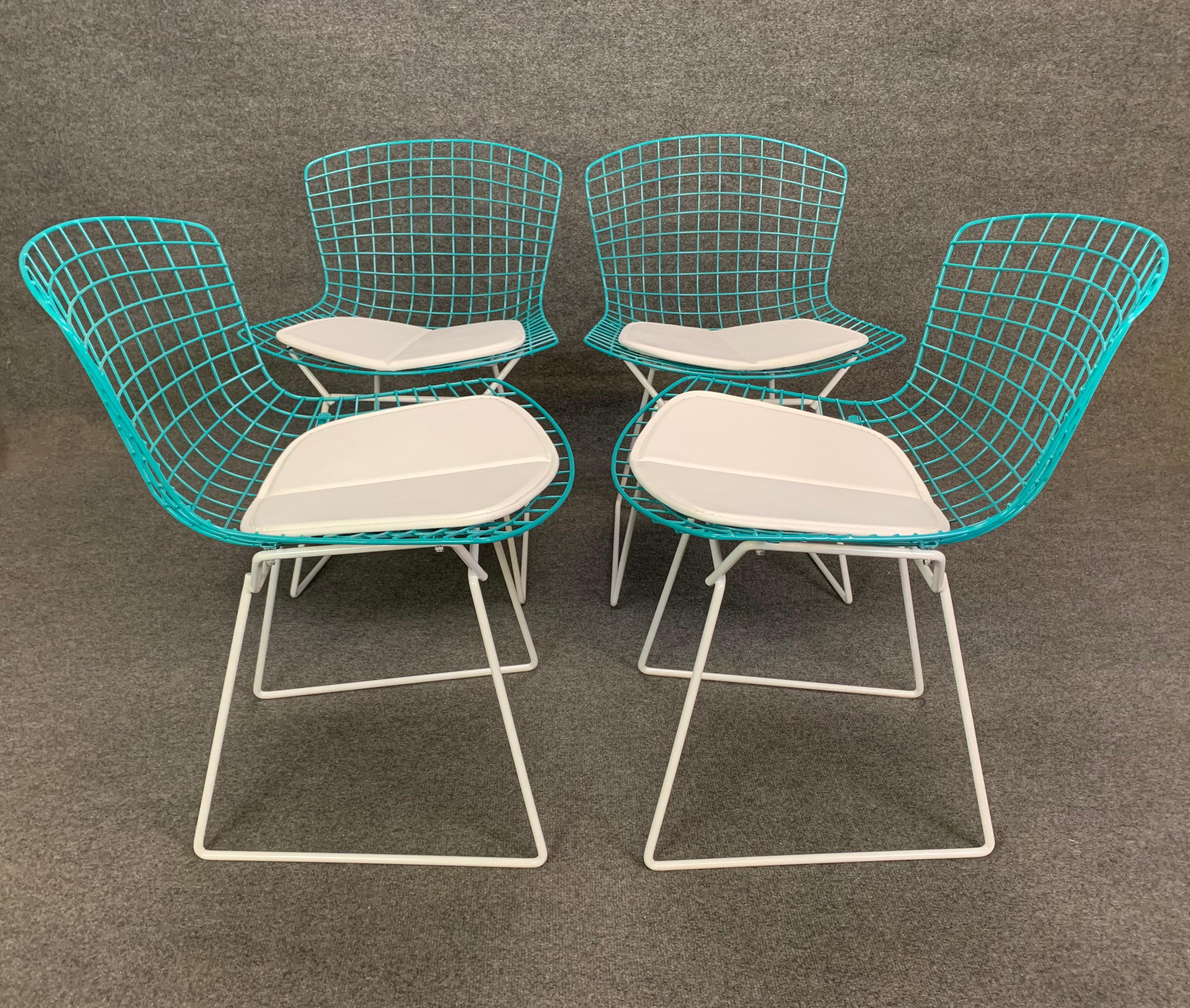 Mid-20th Century Set of Four Vintage Mid-Century Modern Dining Chairs by Harry Bertoia for Knoll For Sale