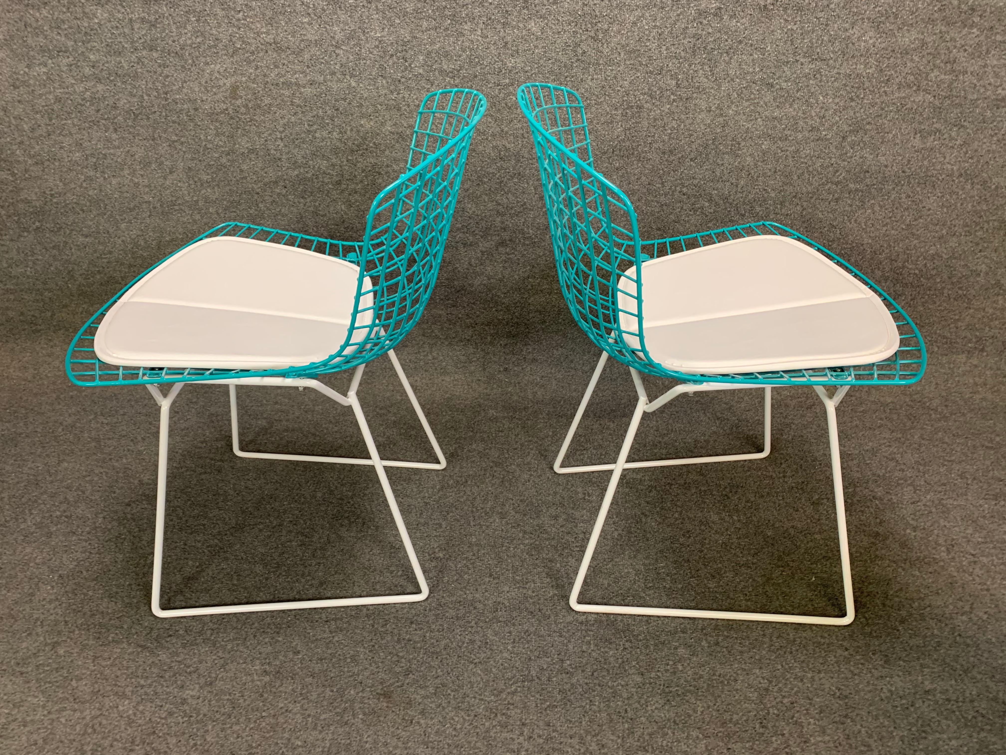 Metal Set of Four Vintage Mid-Century Modern Dining Chairs by Harry Bertoia for Knoll For Sale