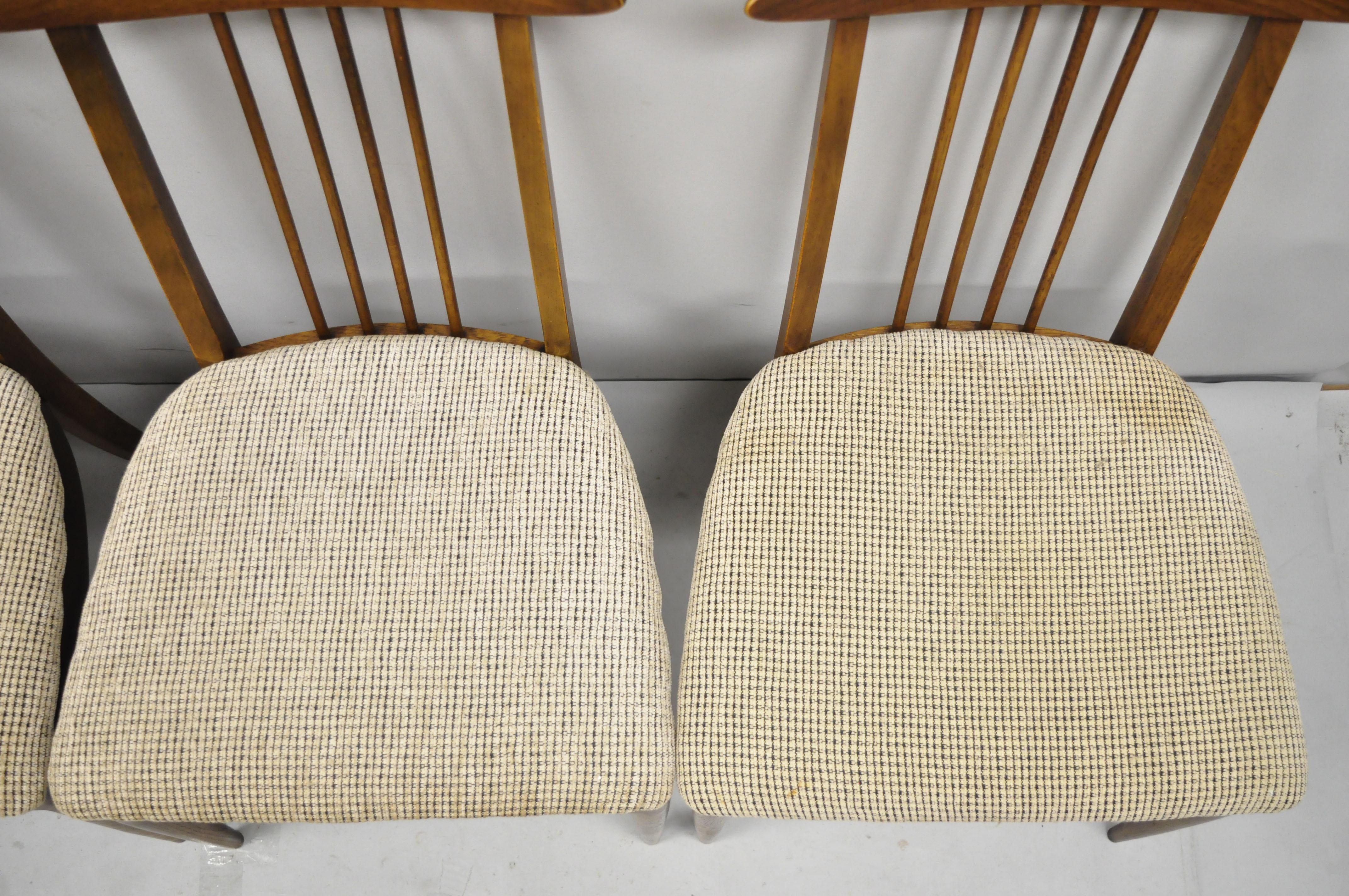 Set of Four Vintage Mid-Century Modern Walnut Spindle Back Dining Chairs In Good Condition In Philadelphia, PA