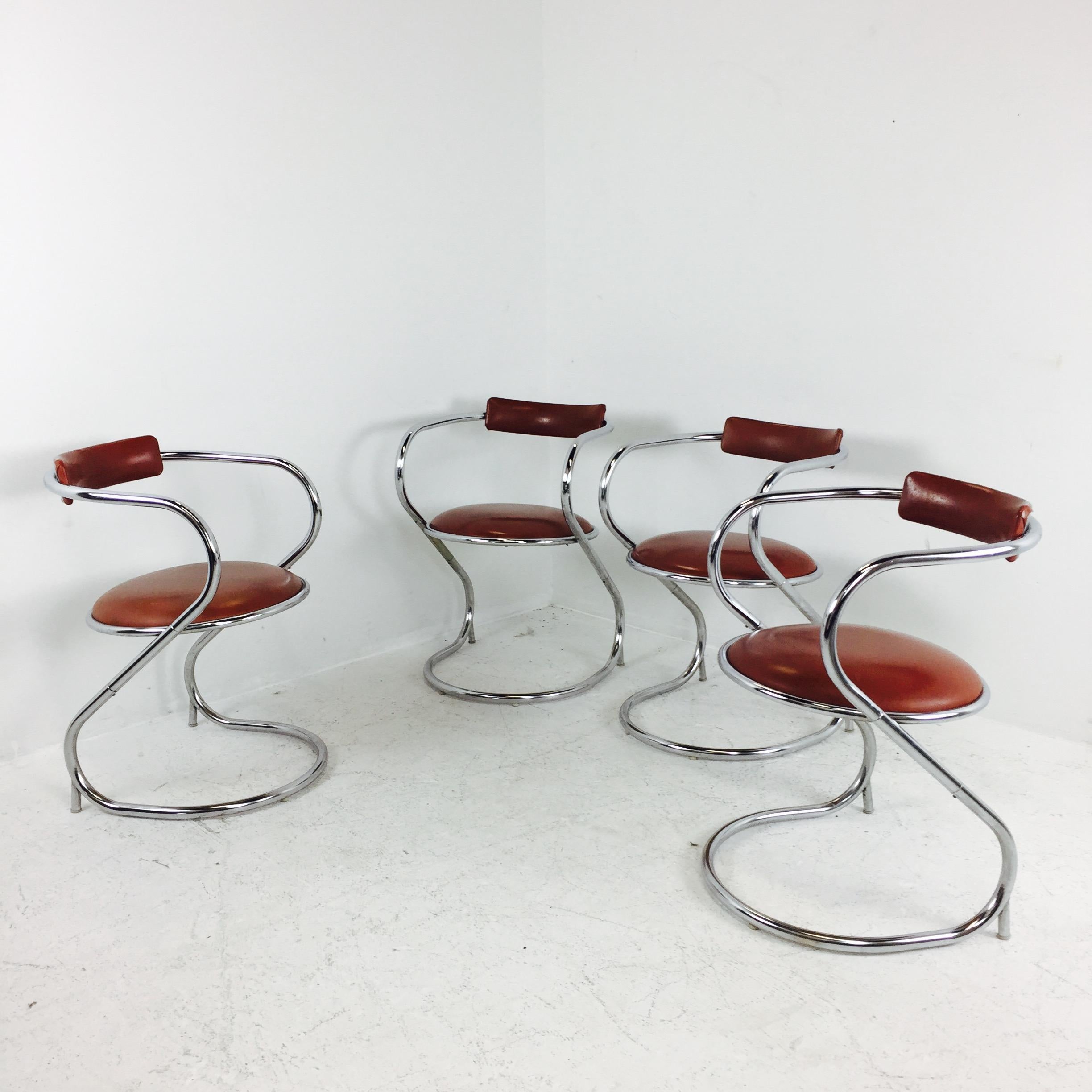 Set of four vintage chrome cantilever dining chairs by Sutton Bridge Furniture. Chairs are in good condition with original vinyl upholstery. The chrome finish does need polishing.
Dimensions:
20
